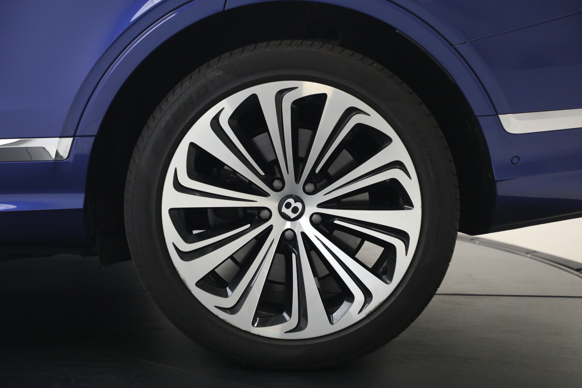 Used-2022-Bentley-Bentayga-V8