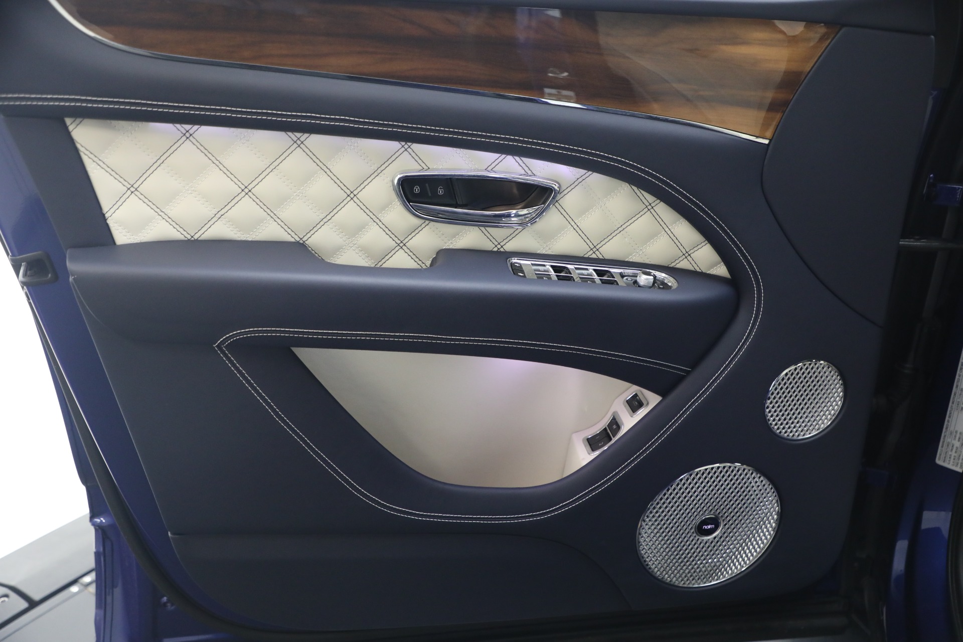 Used-2022-Bentley-Bentayga-V8