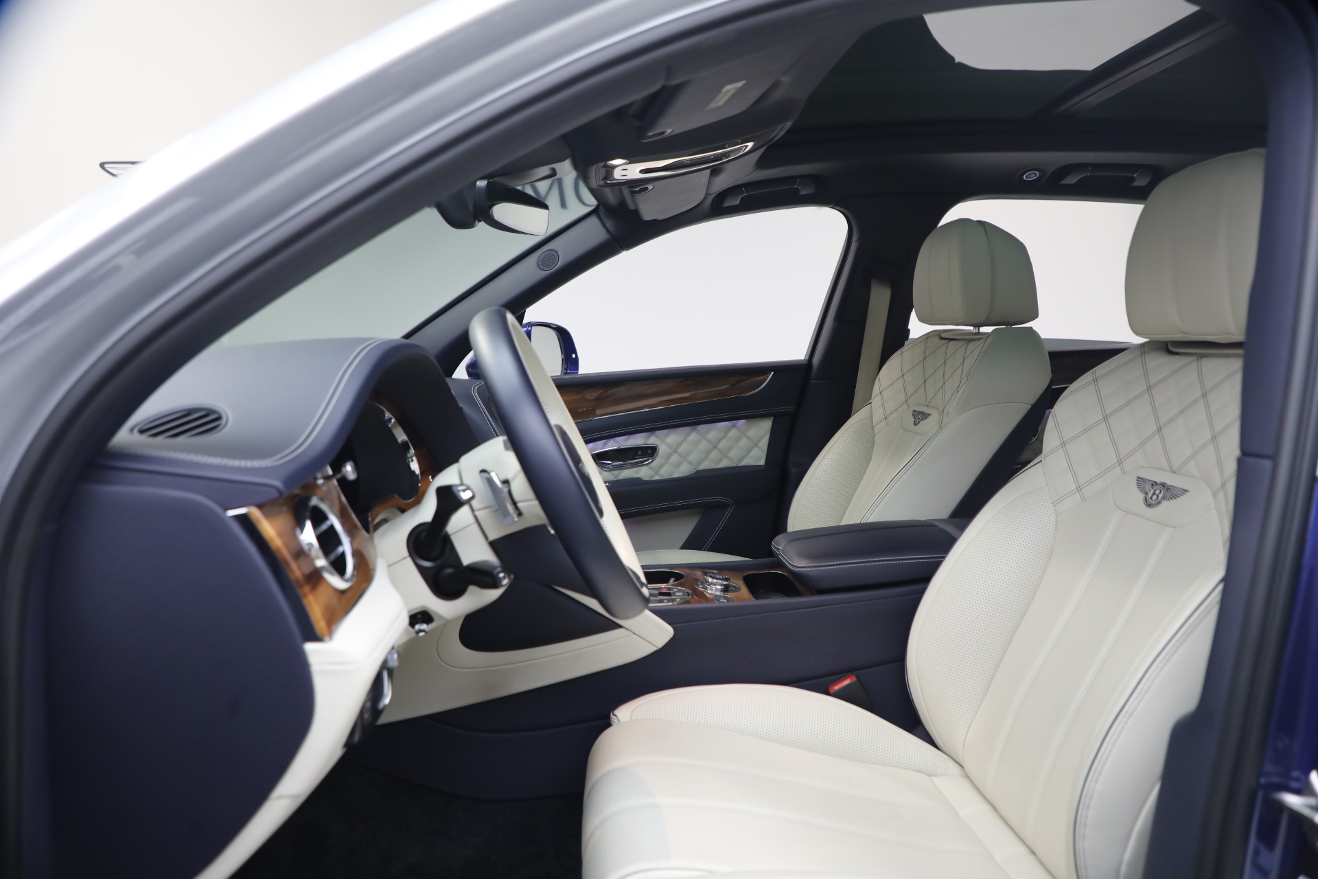 Used-2022-Bentley-Bentayga-V8
