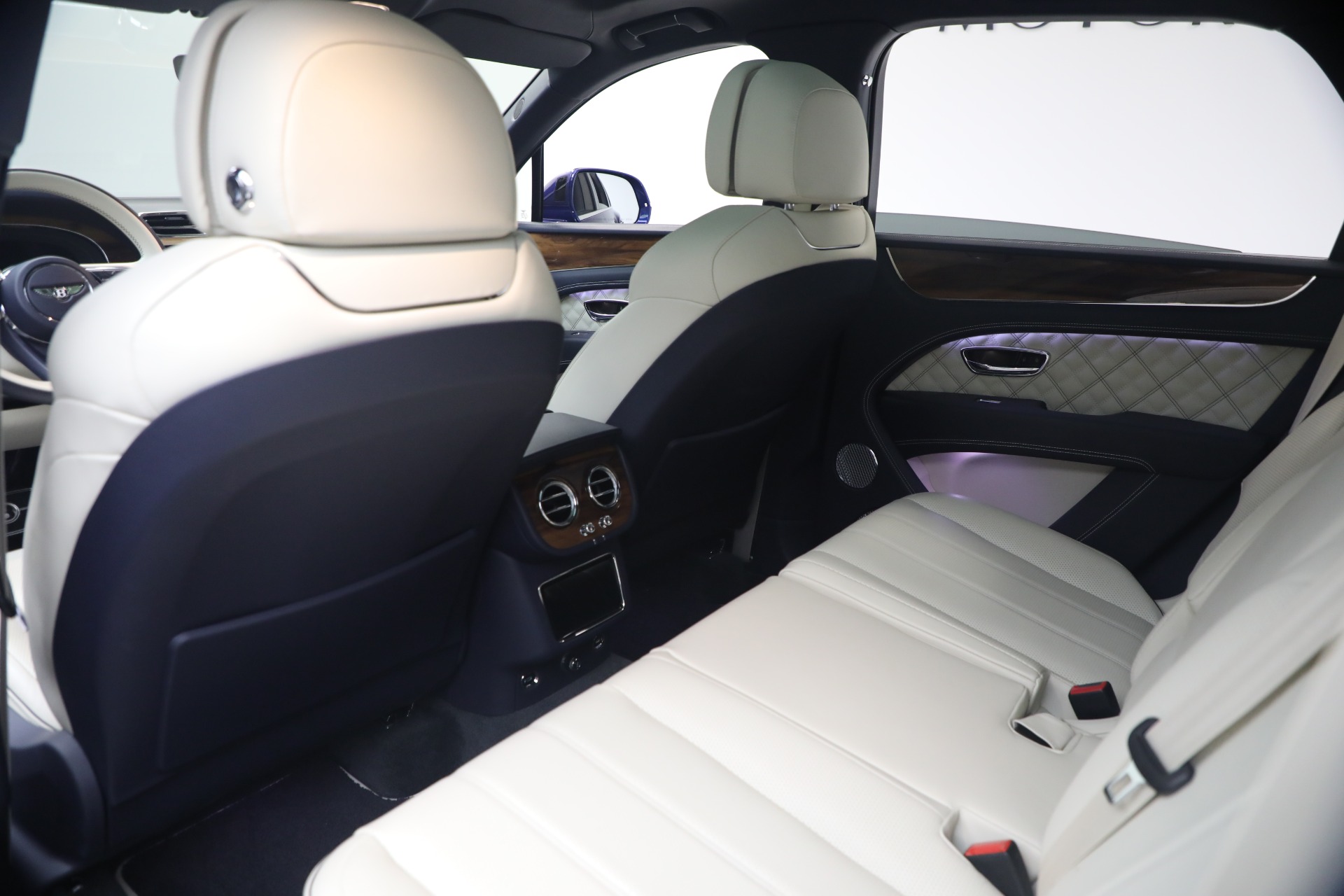 Used-2022-Bentley-Bentayga-V8