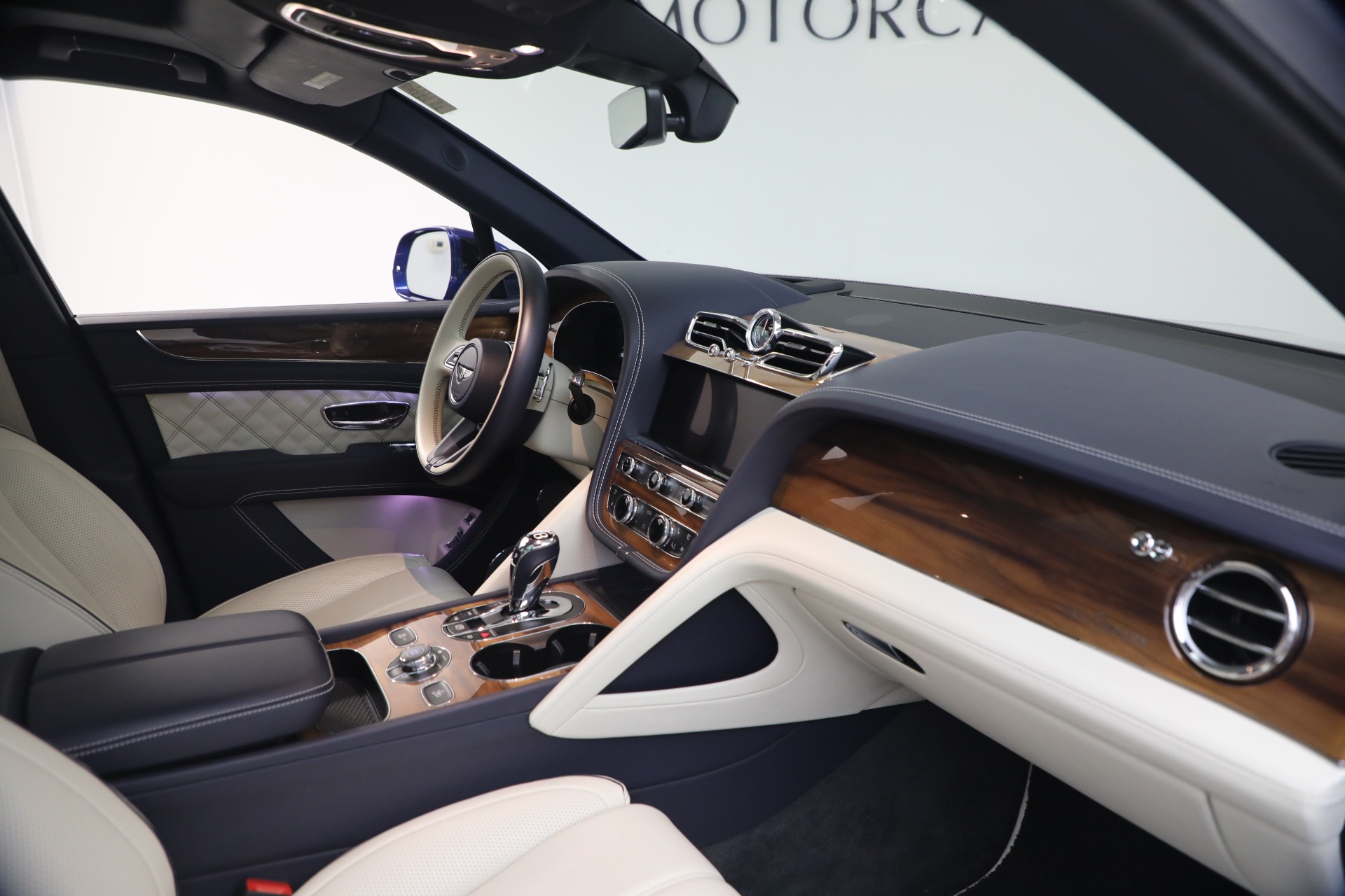 Used-2022-Bentley-Bentayga-V8