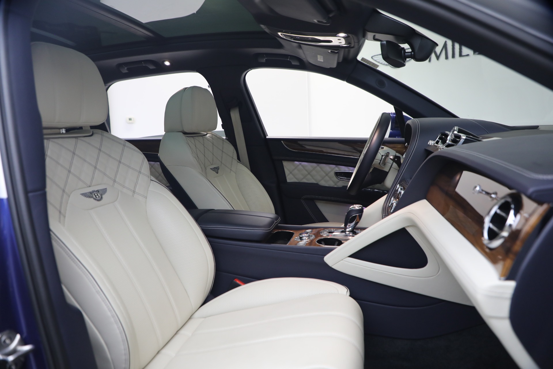 Used-2022-Bentley-Bentayga-V8