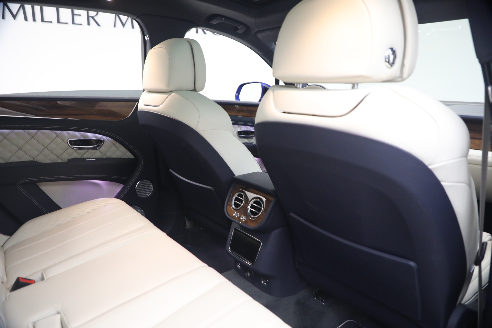 Used-2022-Bentley-Bentayga-V8