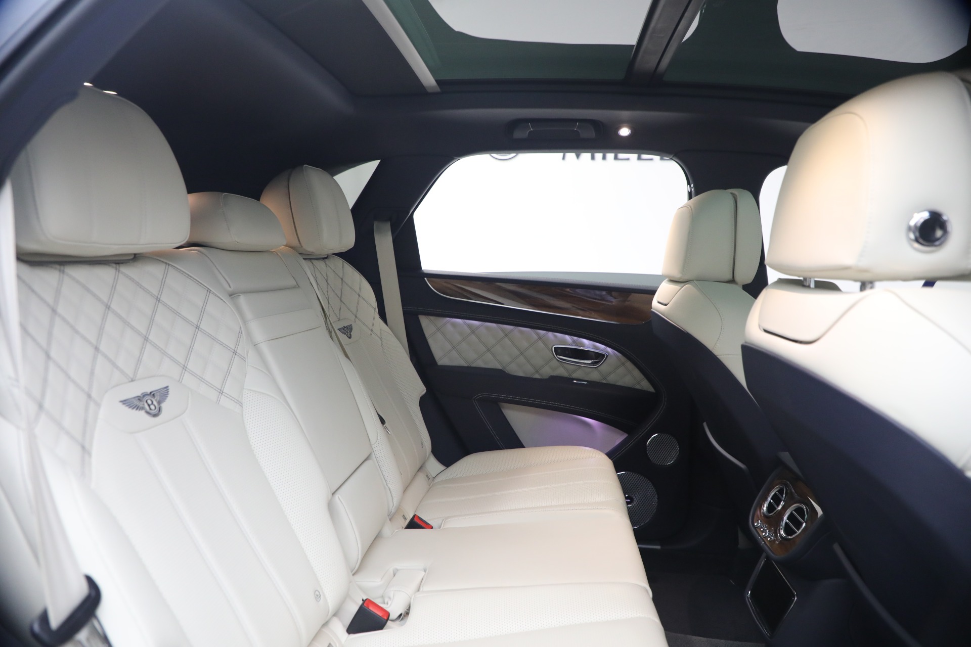 Used-2022-Bentley-Bentayga-V8