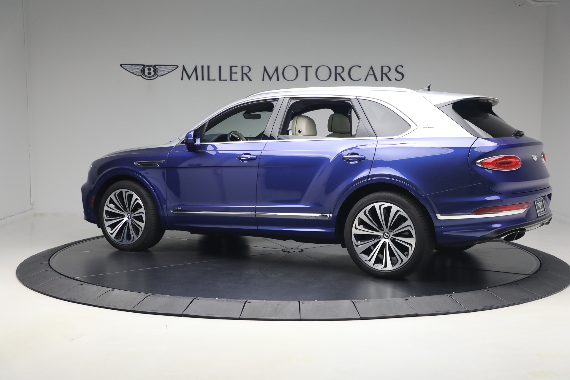Used-2022-Bentley-Bentayga-V8