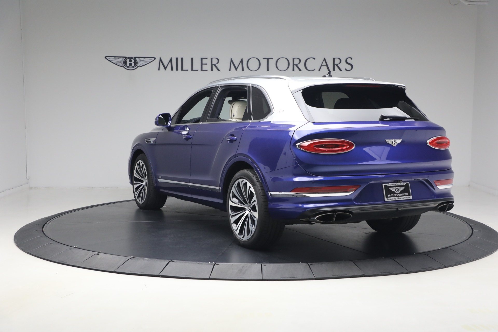 Used-2022-Bentley-Bentayga-V8