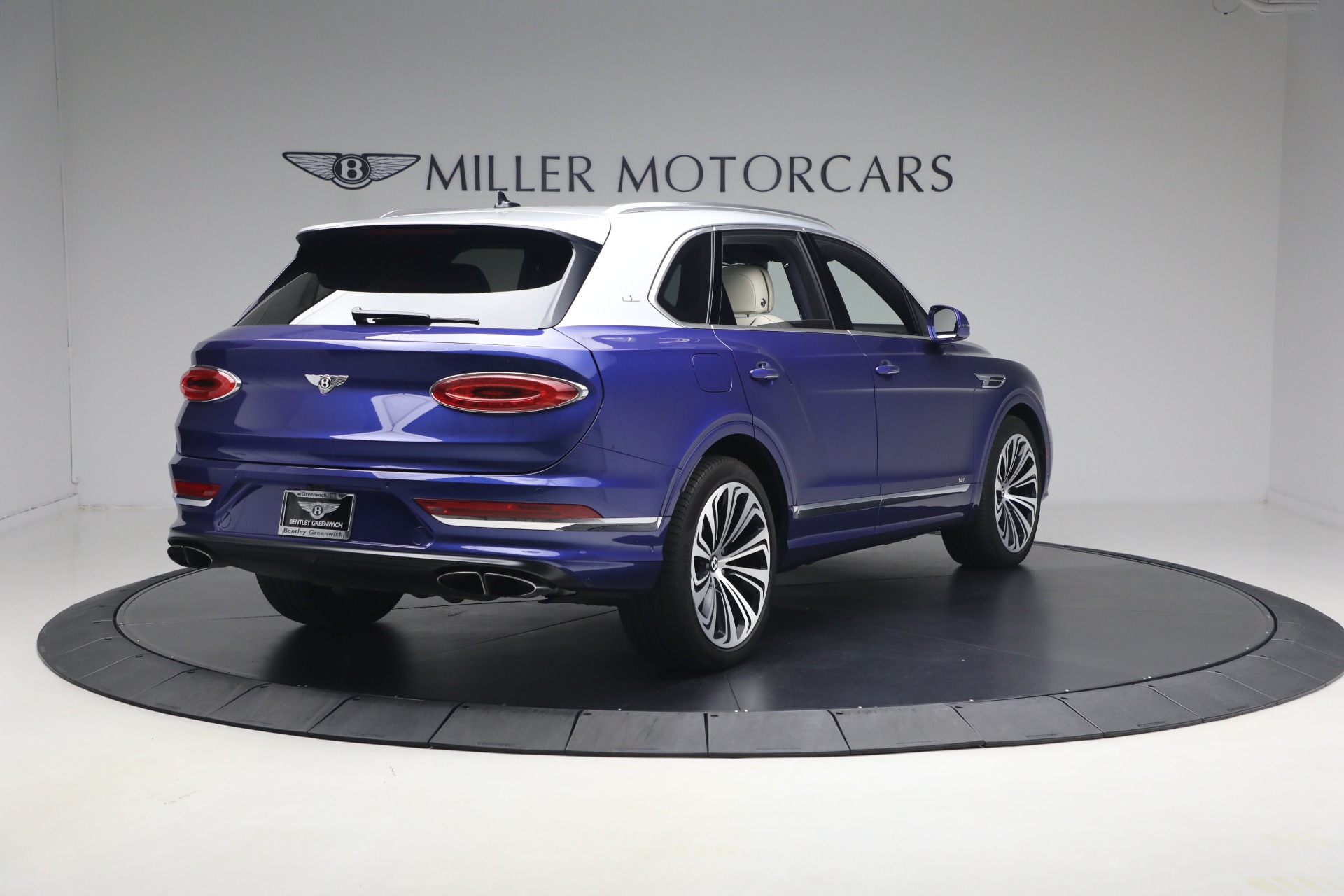 Used-2022-Bentley-Bentayga-V8