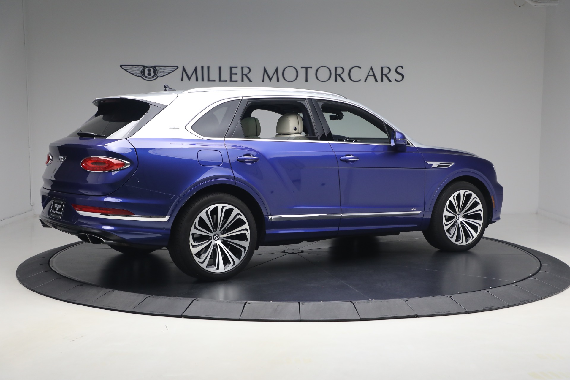 Used-2022-Bentley-Bentayga-V8