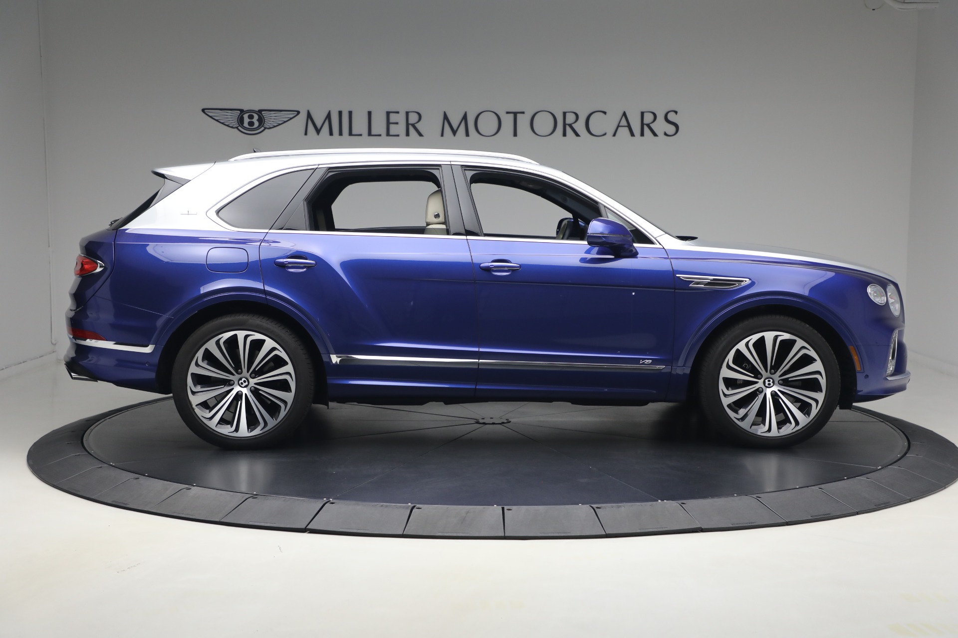 Used-2022-Bentley-Bentayga-V8