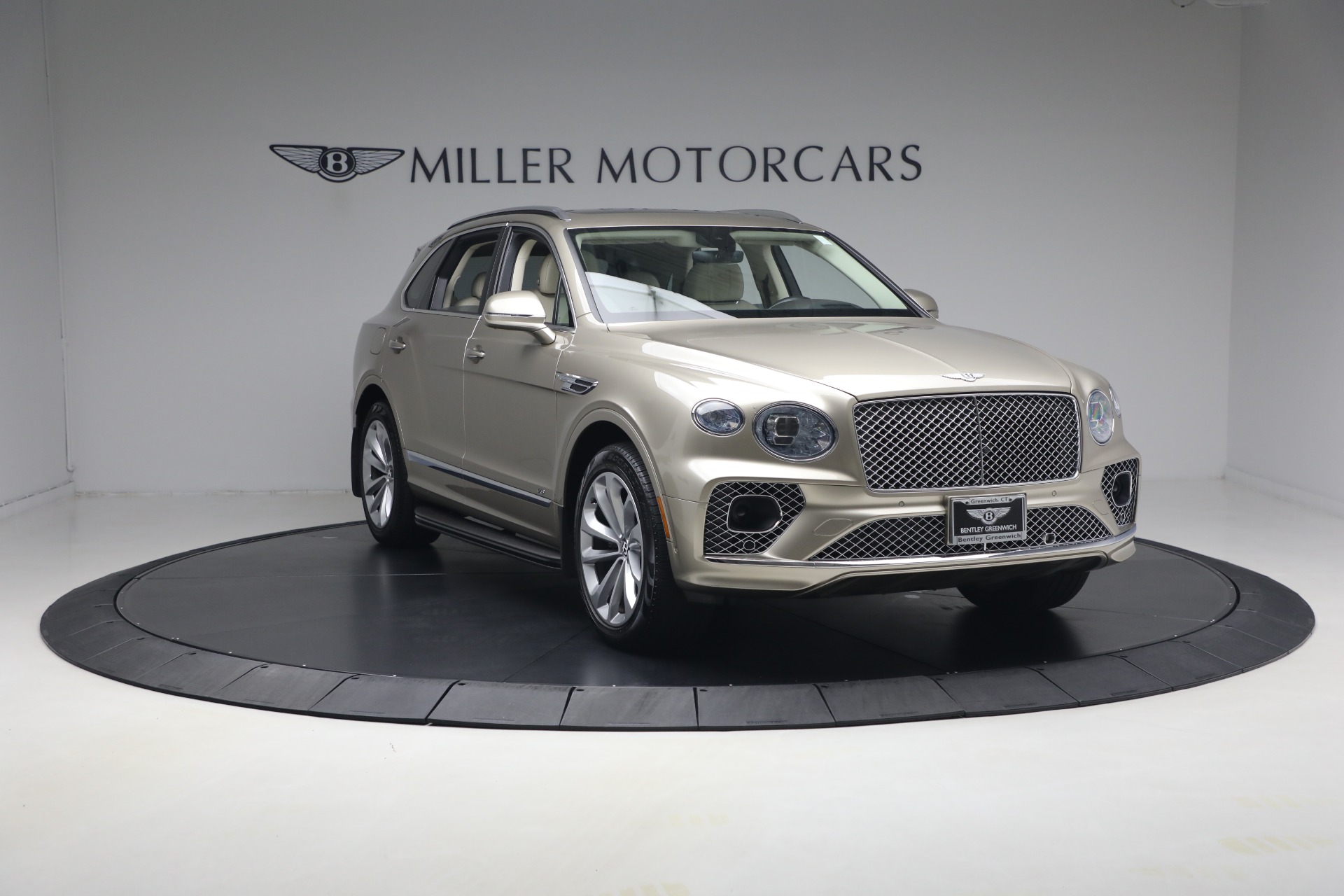 Used-2021-Bentley-Bentayga-V8