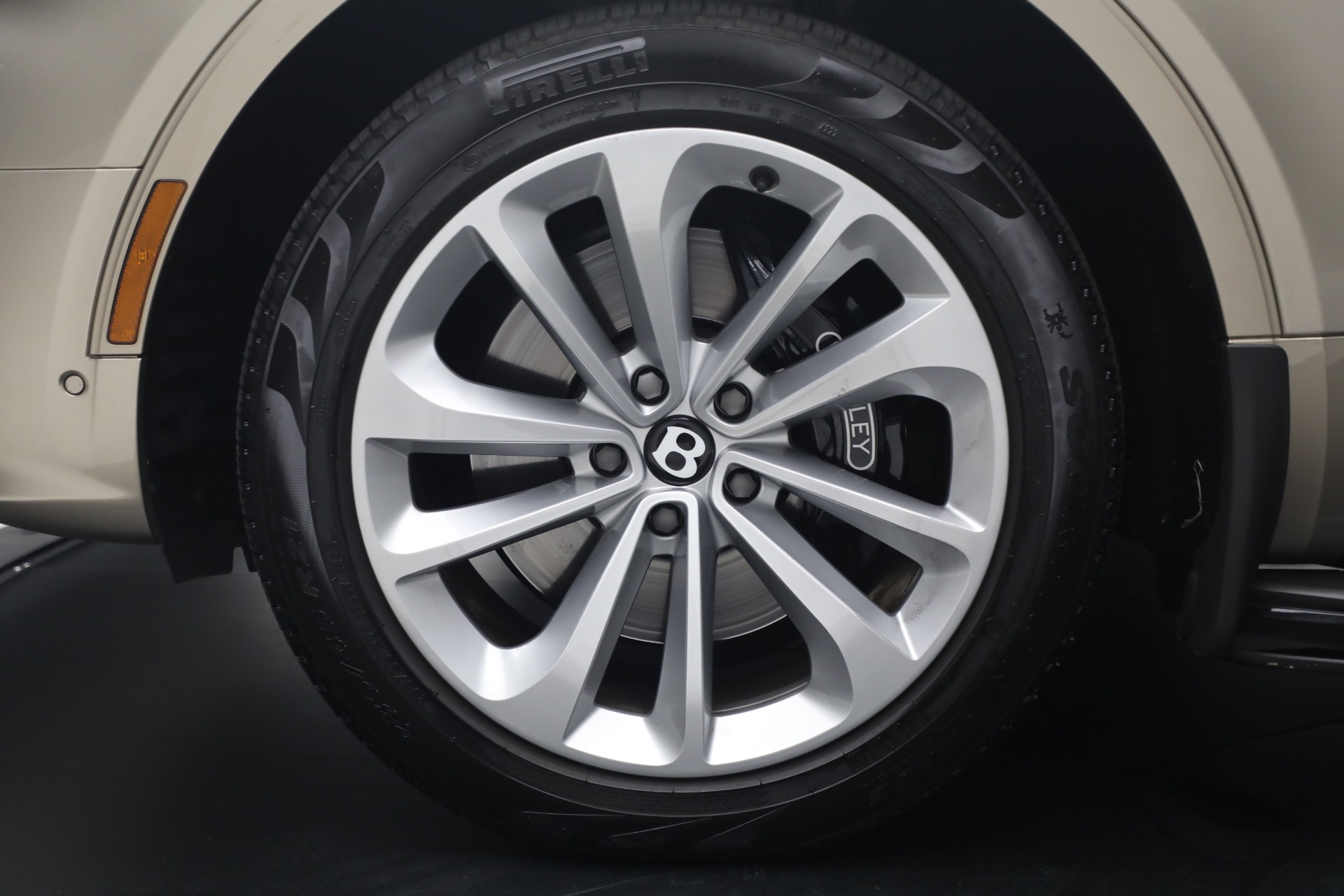 Used-2021-Bentley-Bentayga-V8