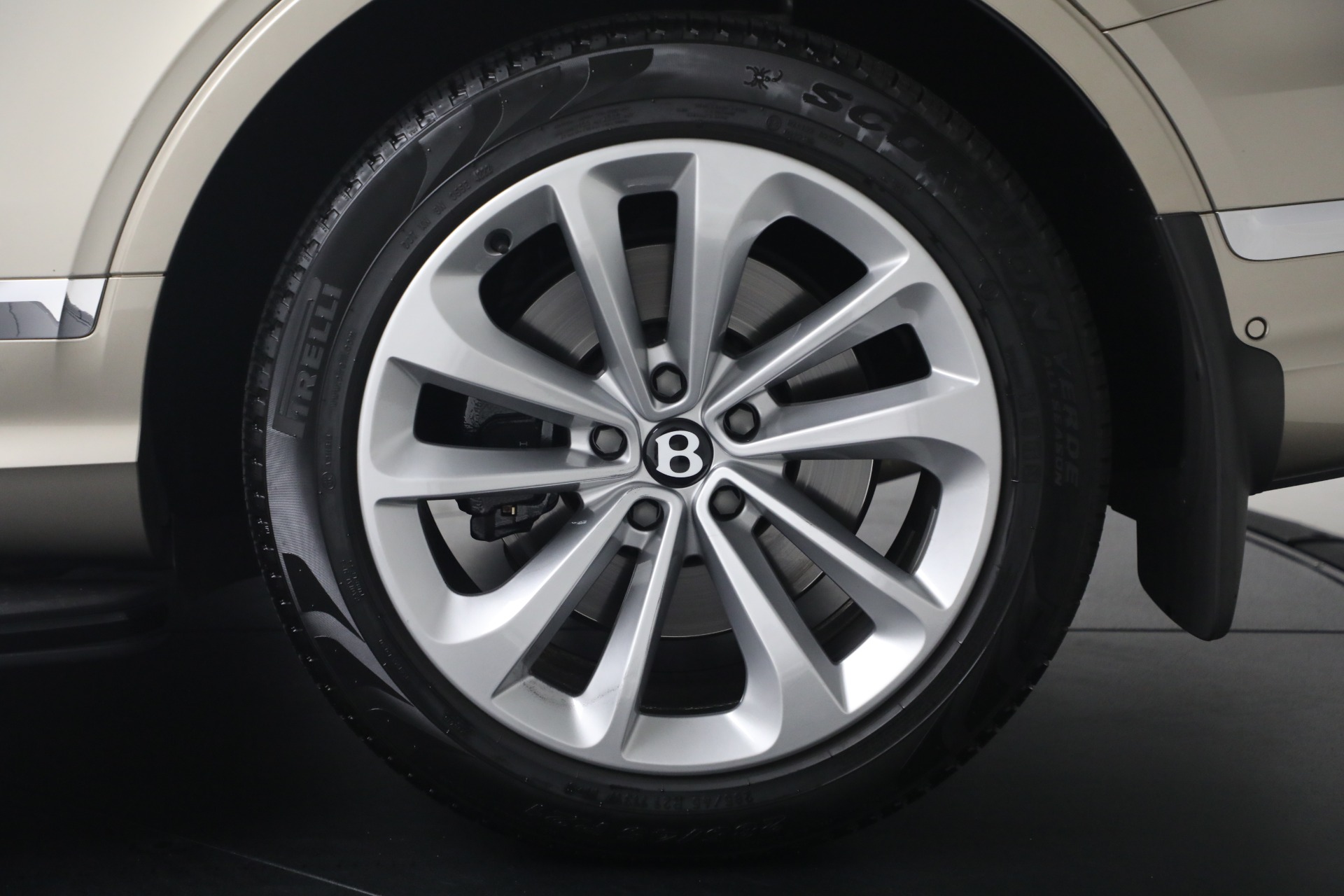 Used-2021-Bentley-Bentayga-V8