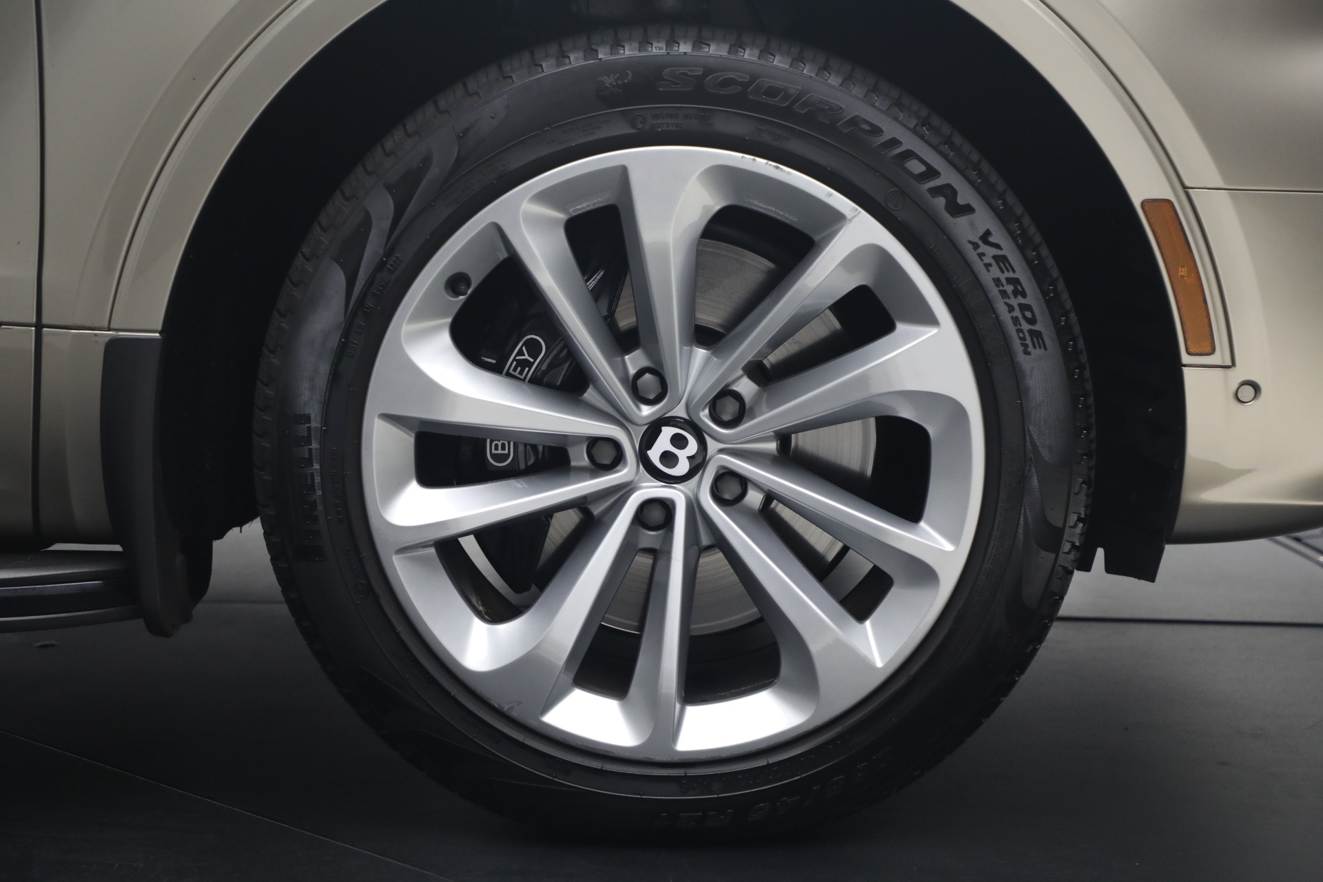 Used-2021-Bentley-Bentayga-V8