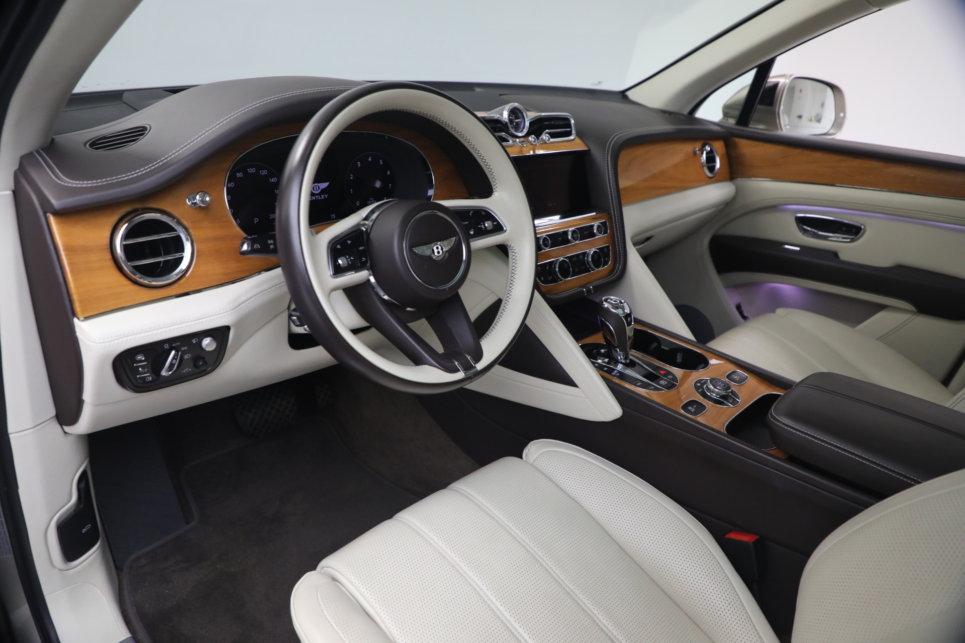 Used-2021-Bentley-Bentayga-V8
