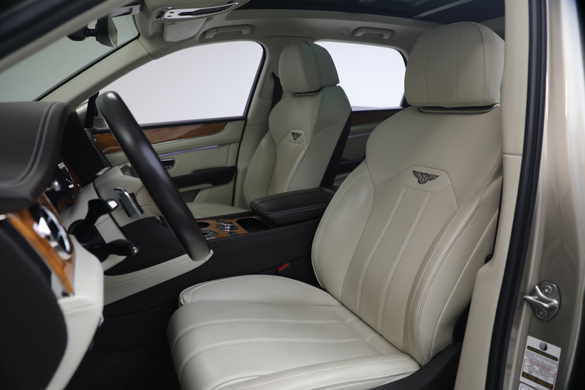 Used-2021-Bentley-Bentayga-V8