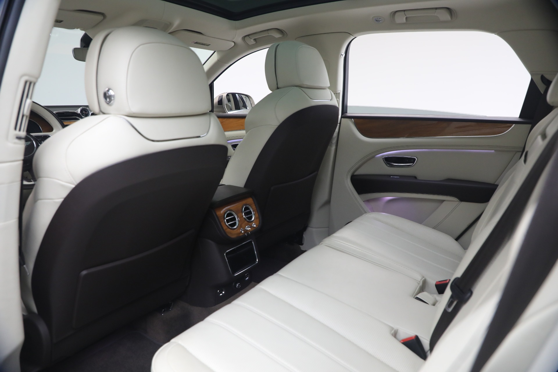 Used-2021-Bentley-Bentayga-V8