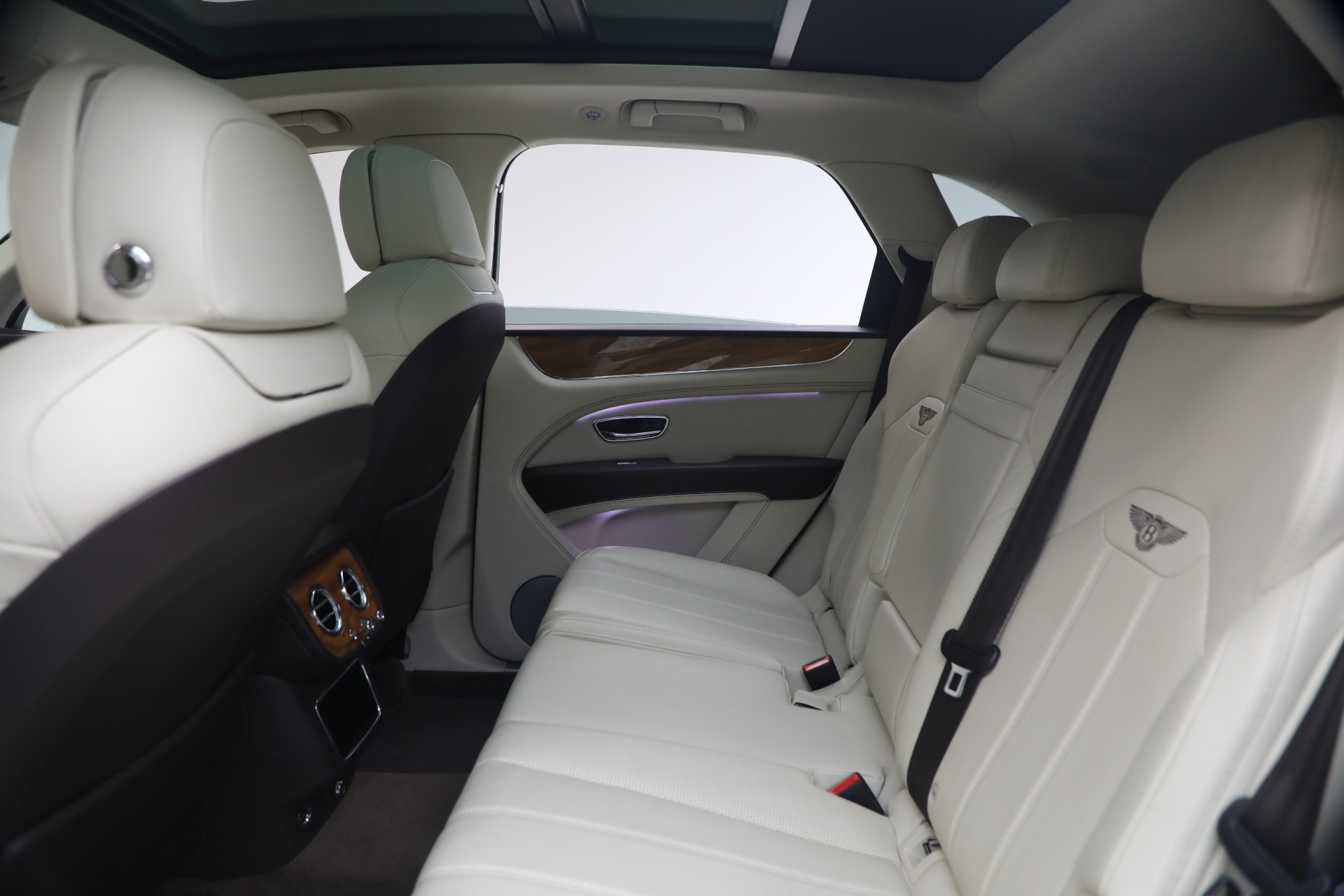 Used-2021-Bentley-Bentayga-V8