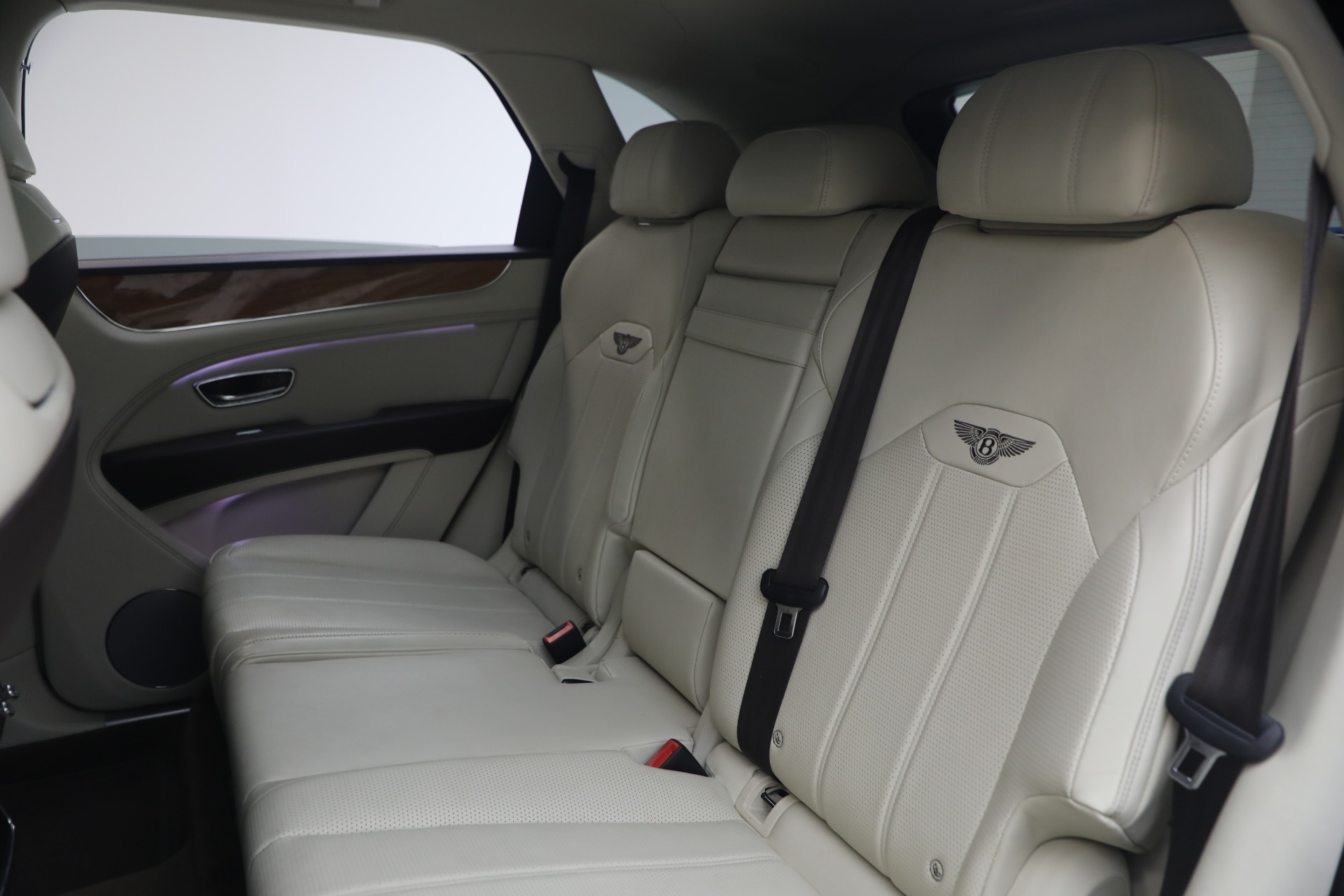 Used-2021-Bentley-Bentayga-V8