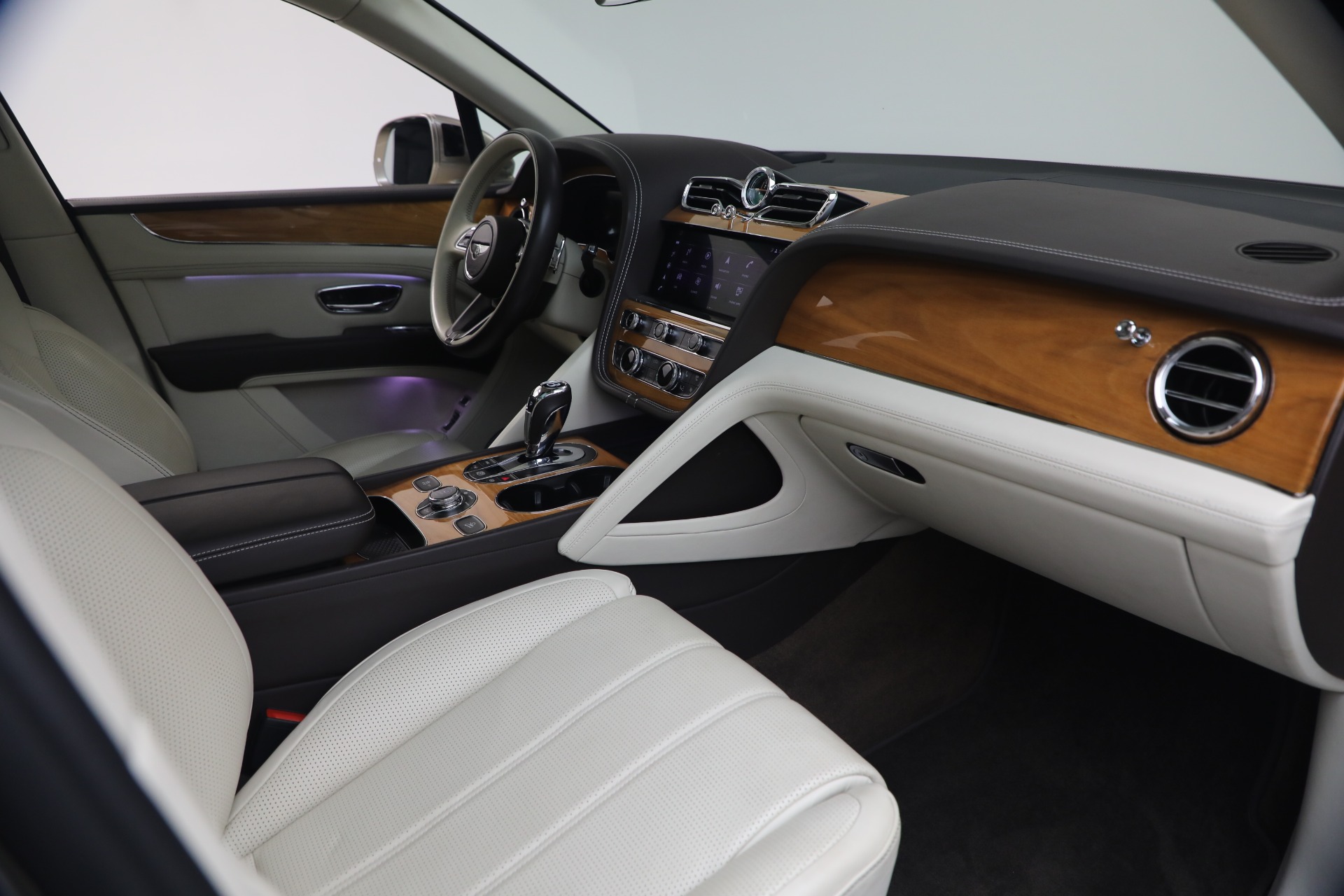 Used-2021-Bentley-Bentayga-V8