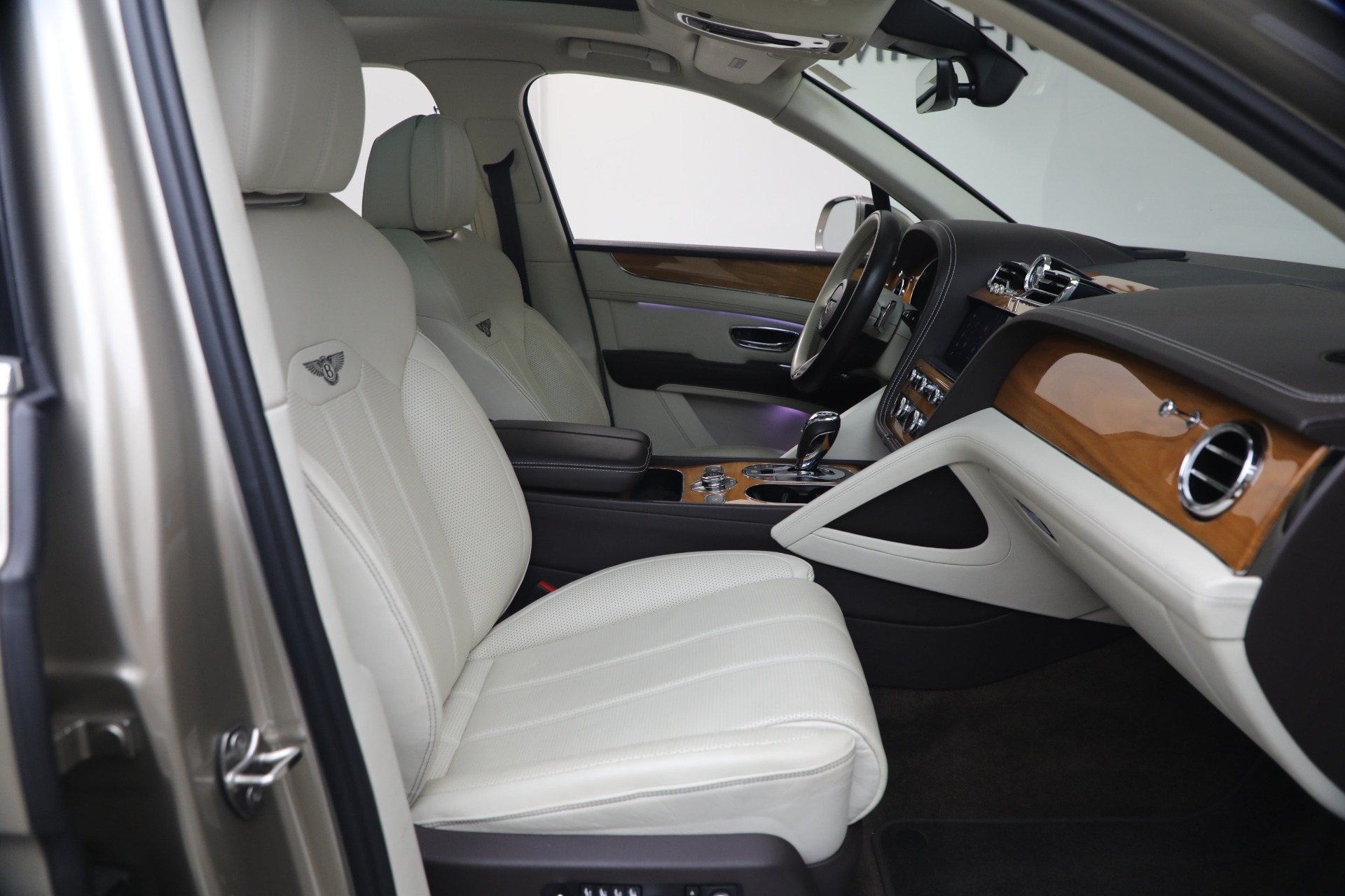 Used-2021-Bentley-Bentayga-V8