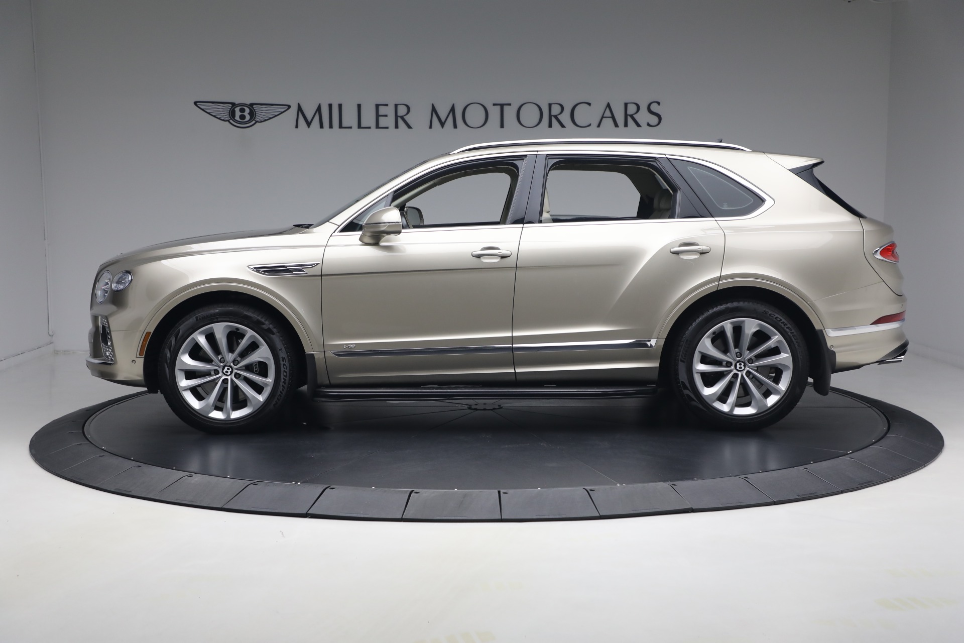 Used-2021-Bentley-Bentayga-V8