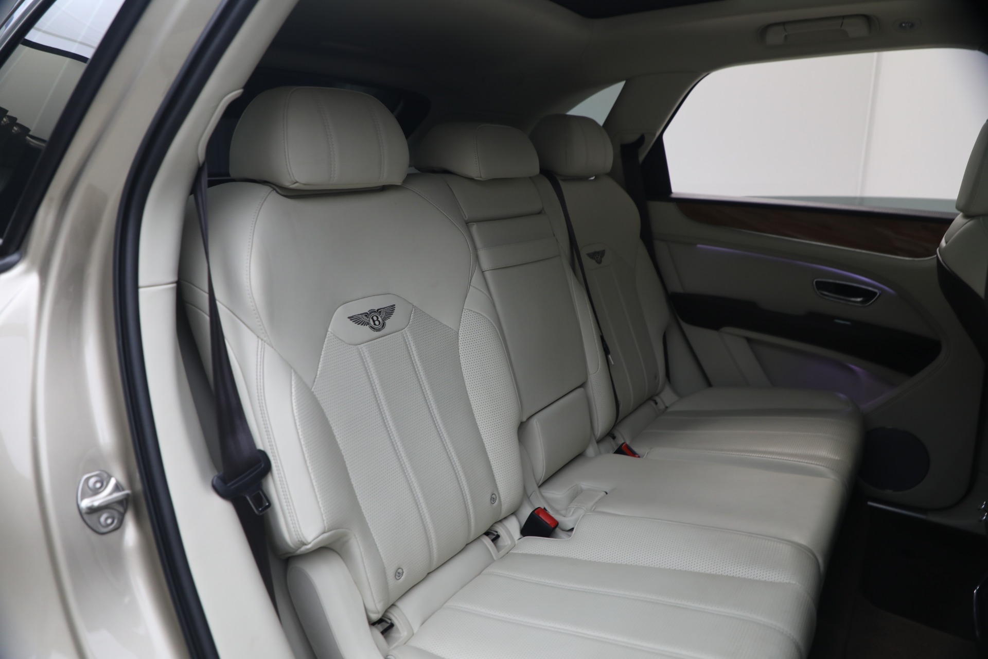 Used-2021-Bentley-Bentayga-V8