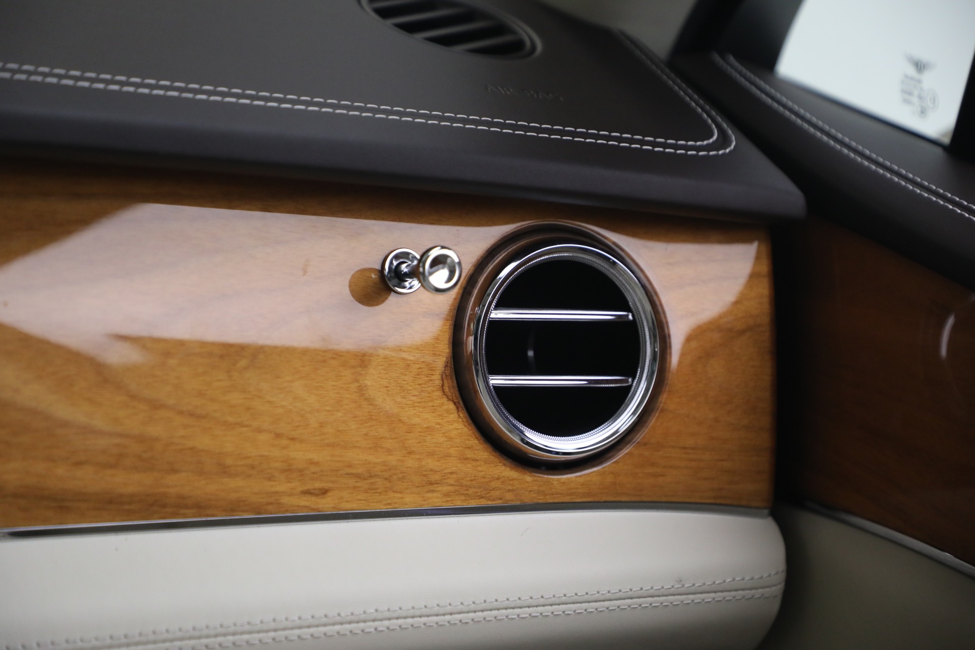 Used-2021-Bentley-Bentayga-V8