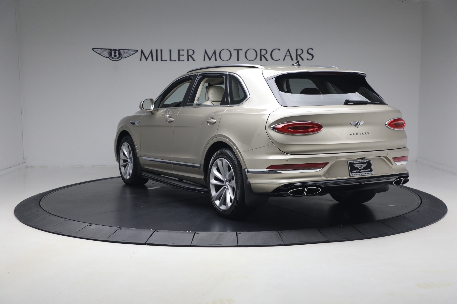 Used-2021-Bentley-Bentayga-V8