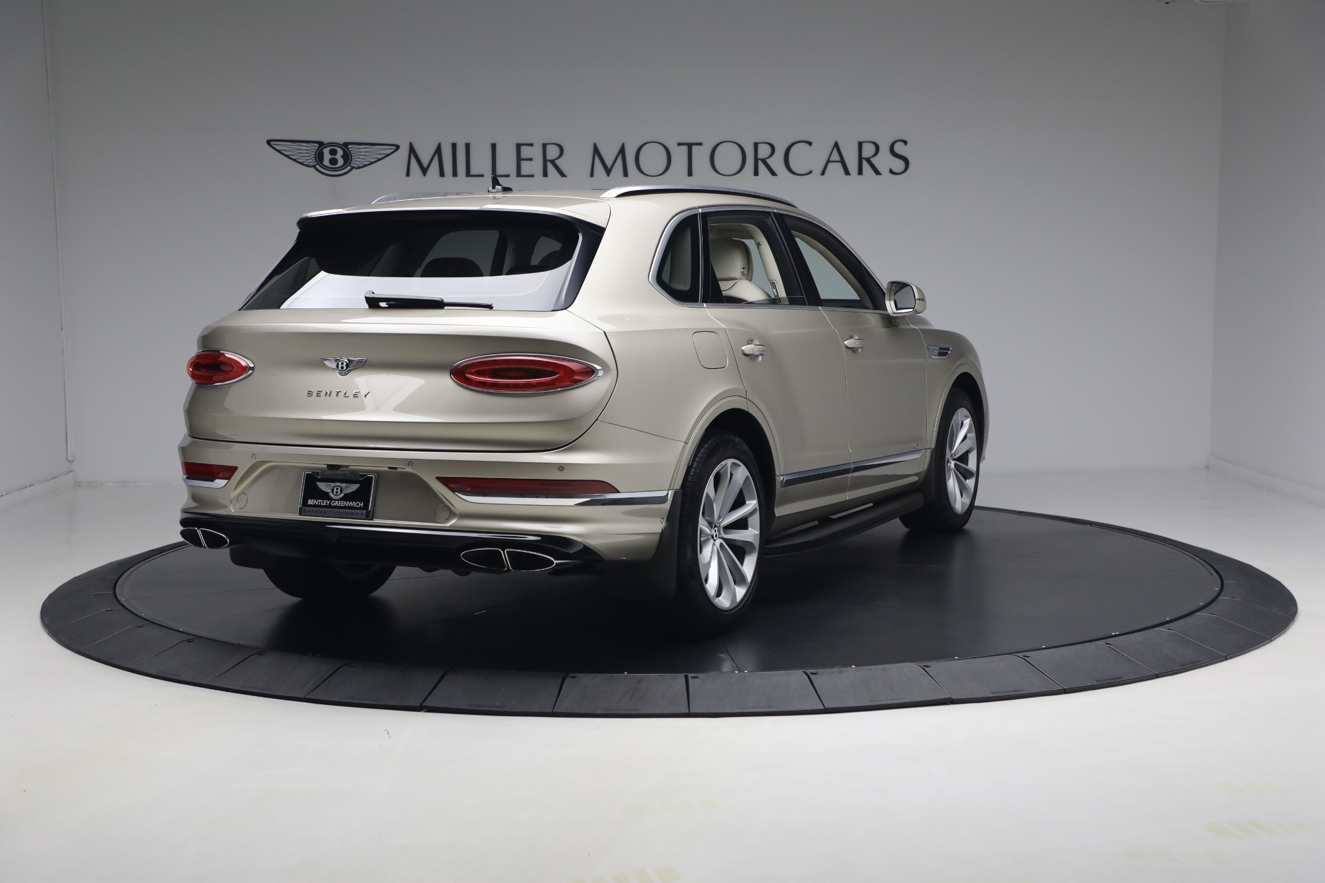 Used-2021-Bentley-Bentayga-V8
