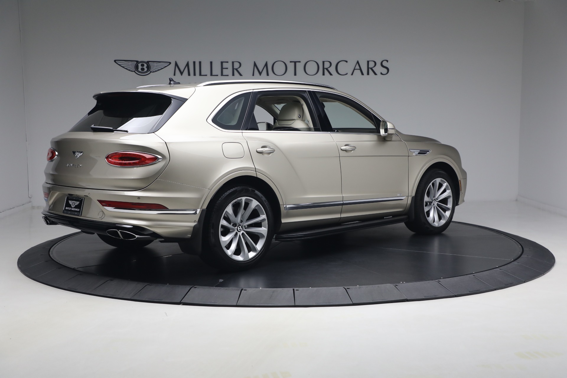 Used-2021-Bentley-Bentayga-V8