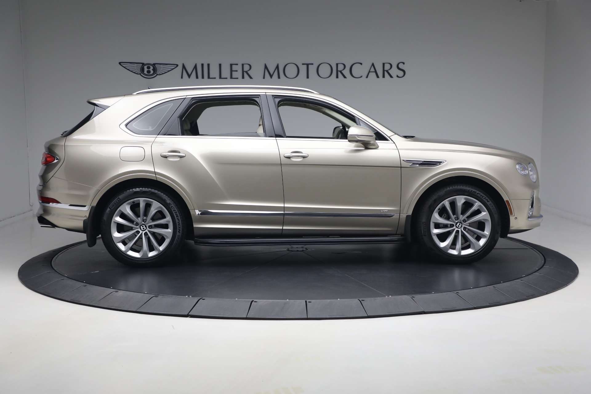 Used-2021-Bentley-Bentayga-V8