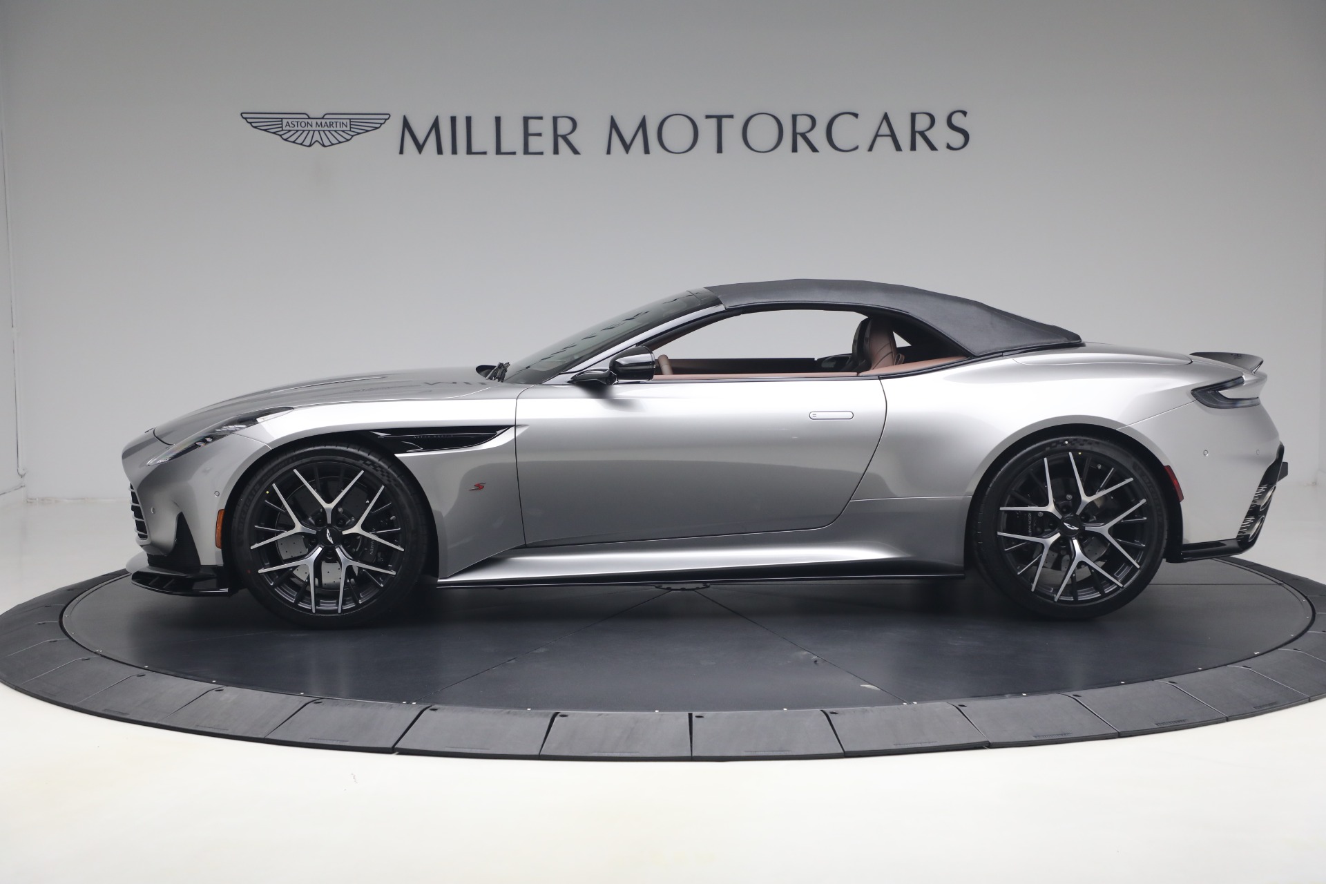 New-2026-Aston-Martin-DB12-S-Volante