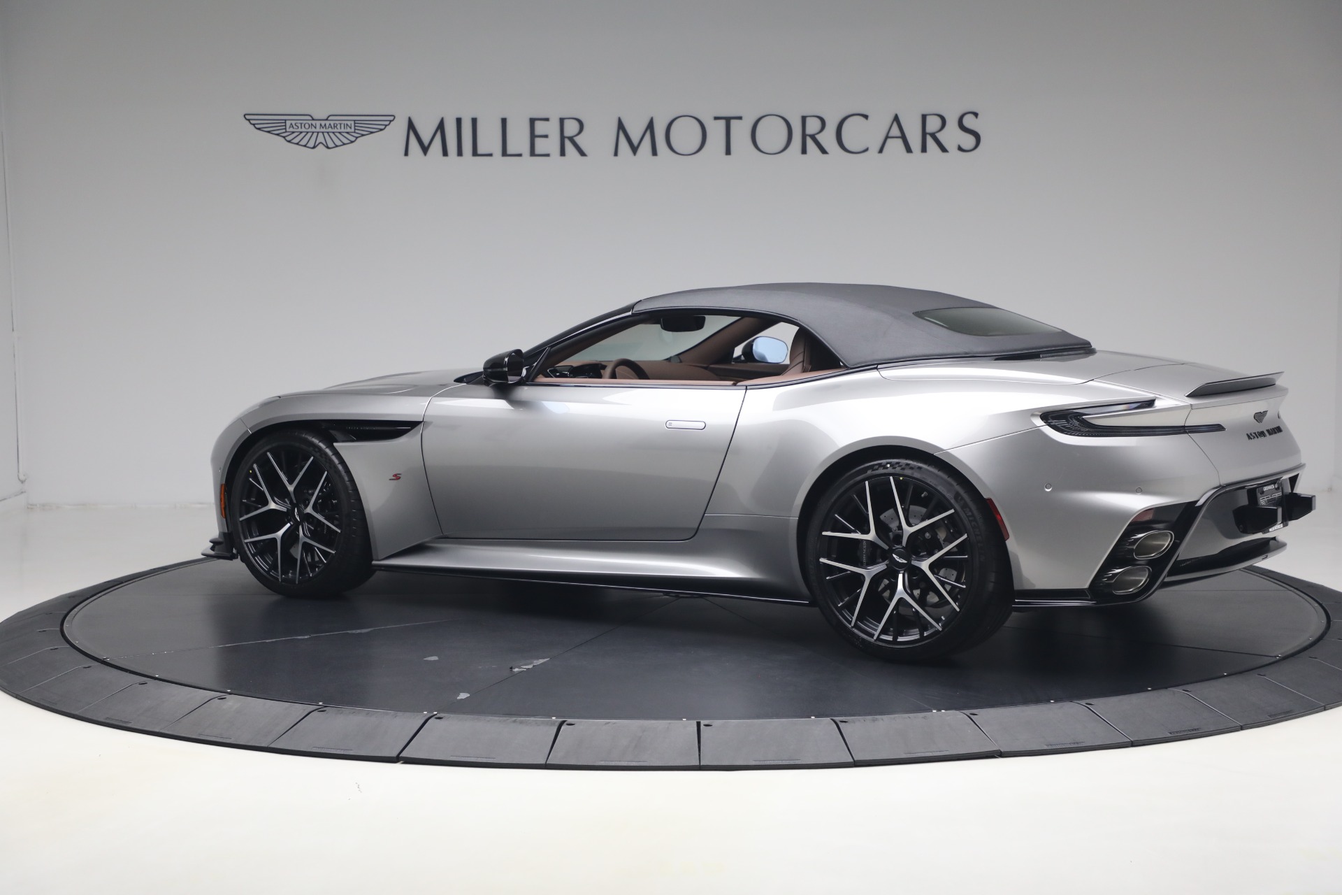New-2026-Aston-Martin-DB12-S-Volante
