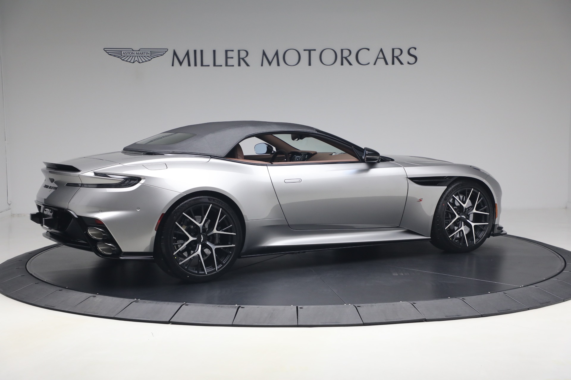 New-2026-Aston-Martin-DB12-S-Volante