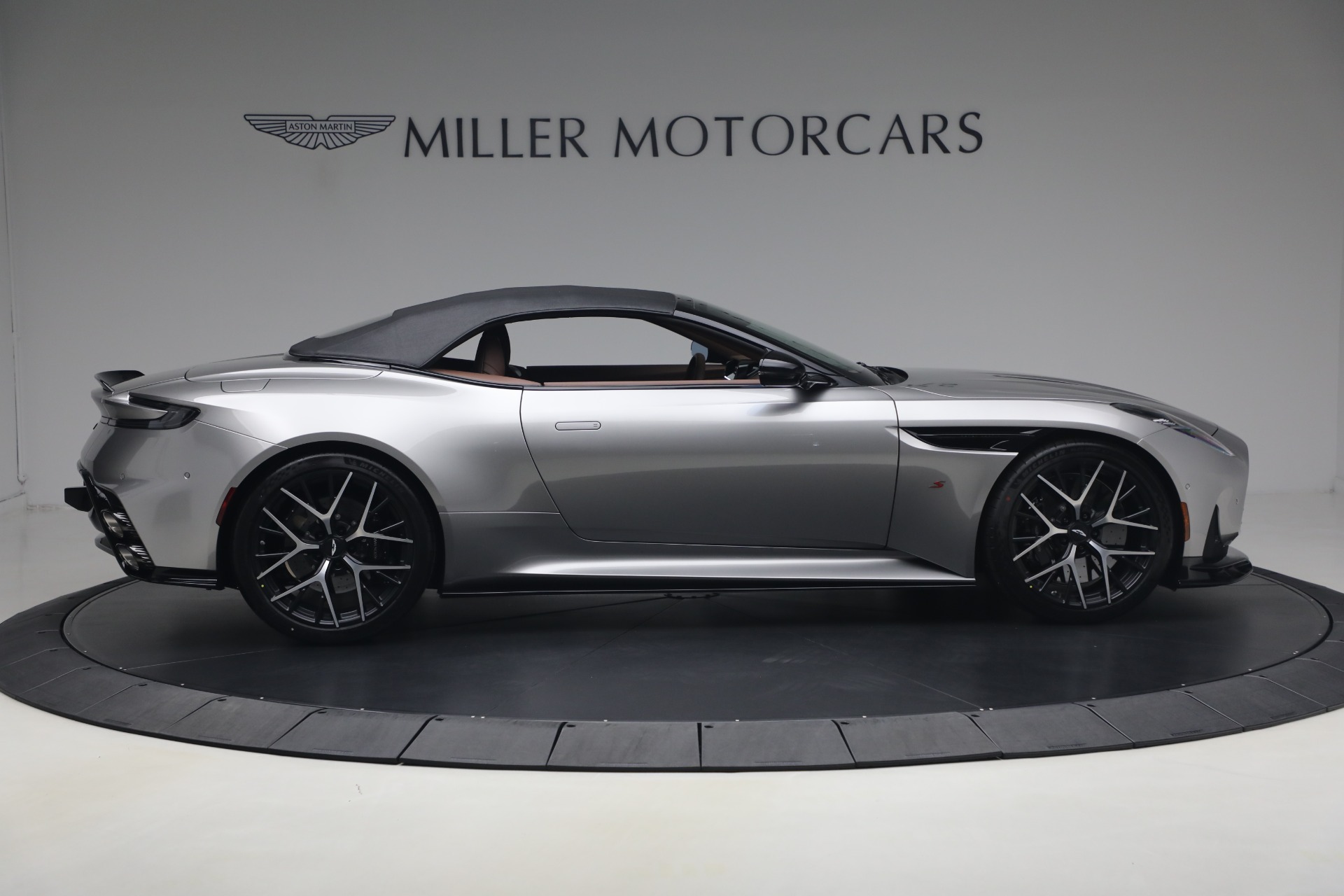 New-2026-Aston-Martin-DB12-S-Volante