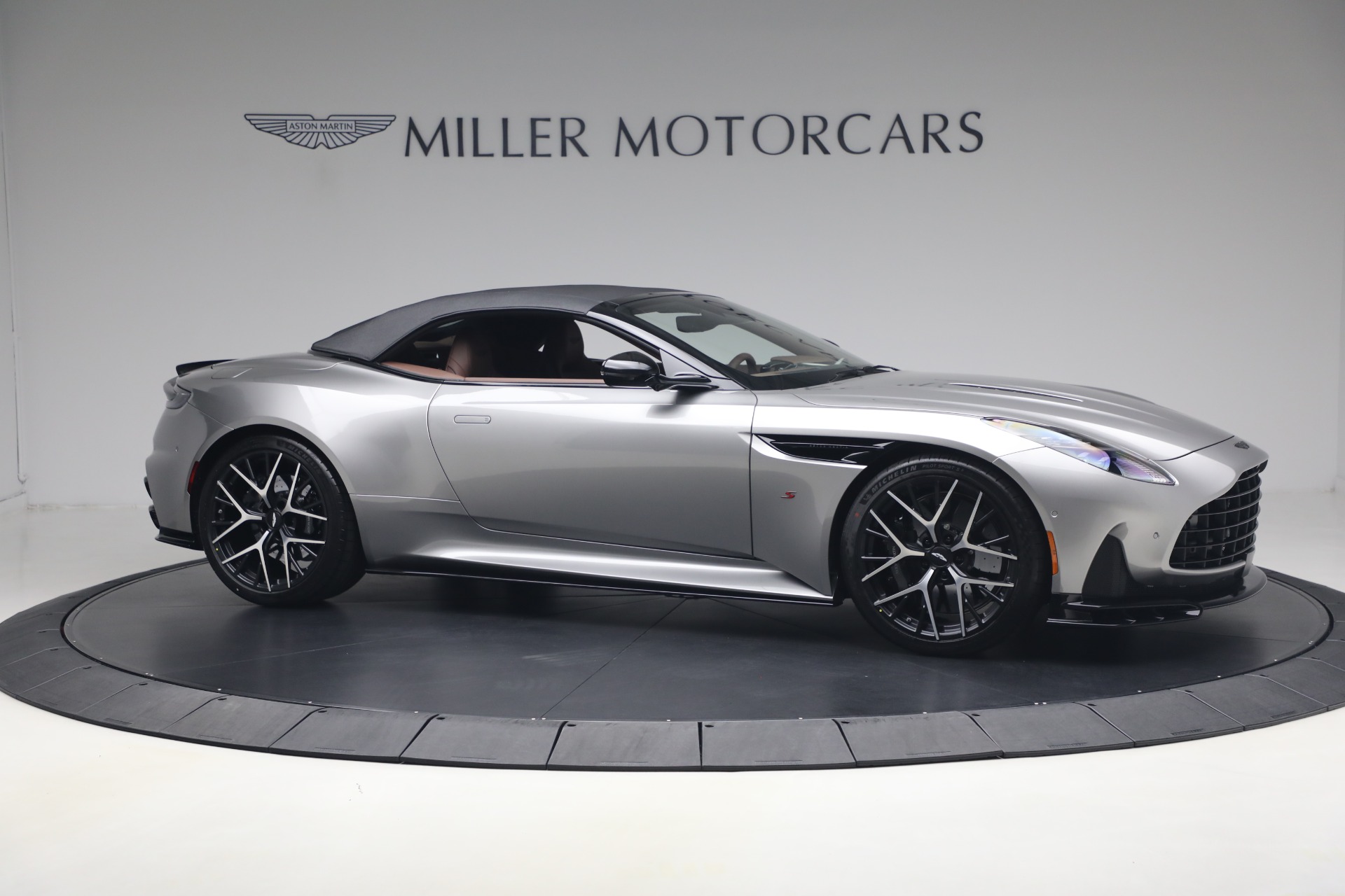 New-2026-Aston-Martin-DB12-S-Volante