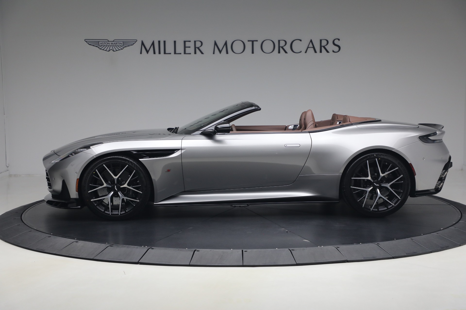 New-2026-Aston-Martin-DB12-S-Volante