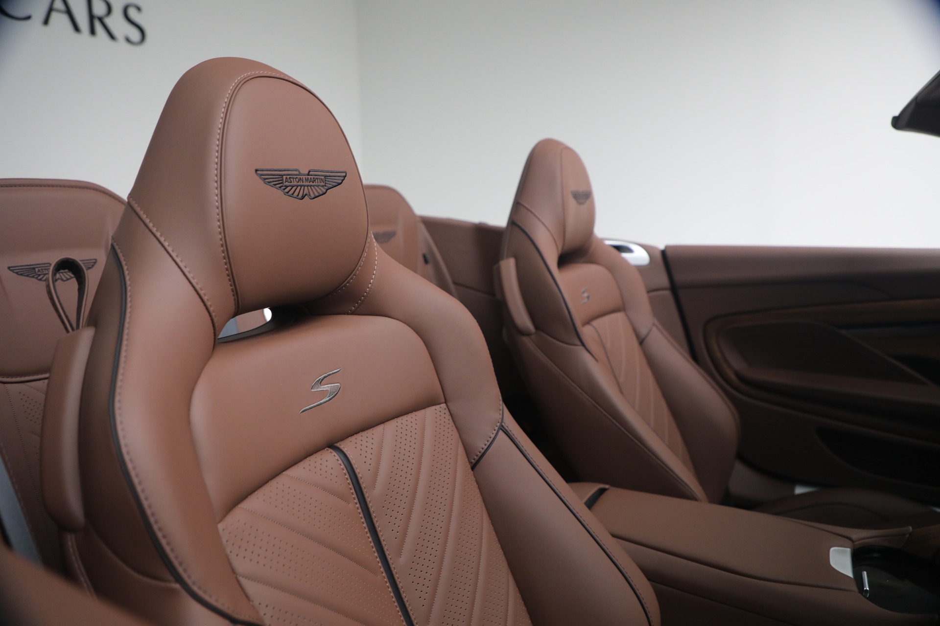 New-2026-Aston-Martin-DB12-S-Volante