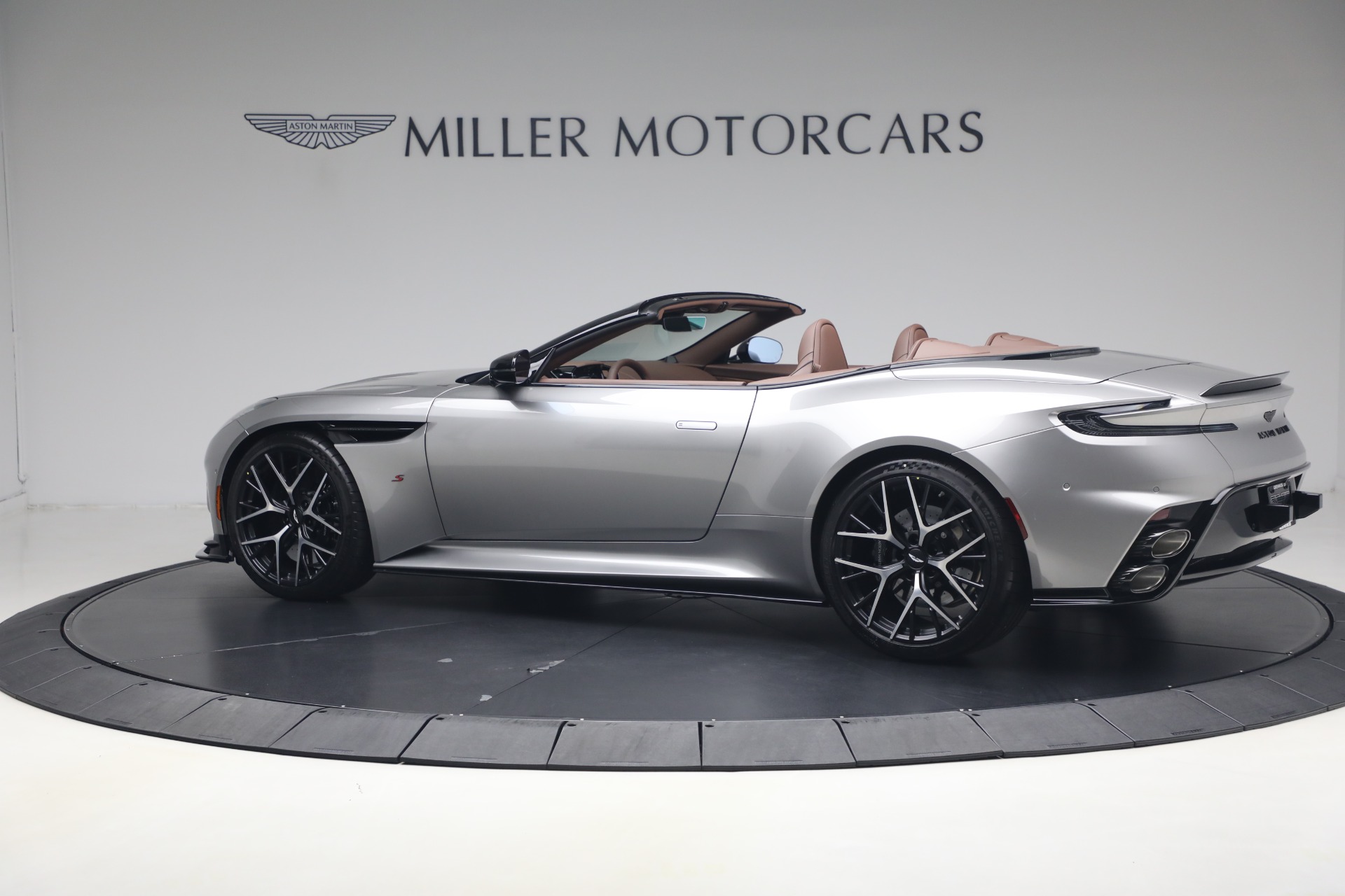 New-2026-Aston-Martin-DB12-S-Volante