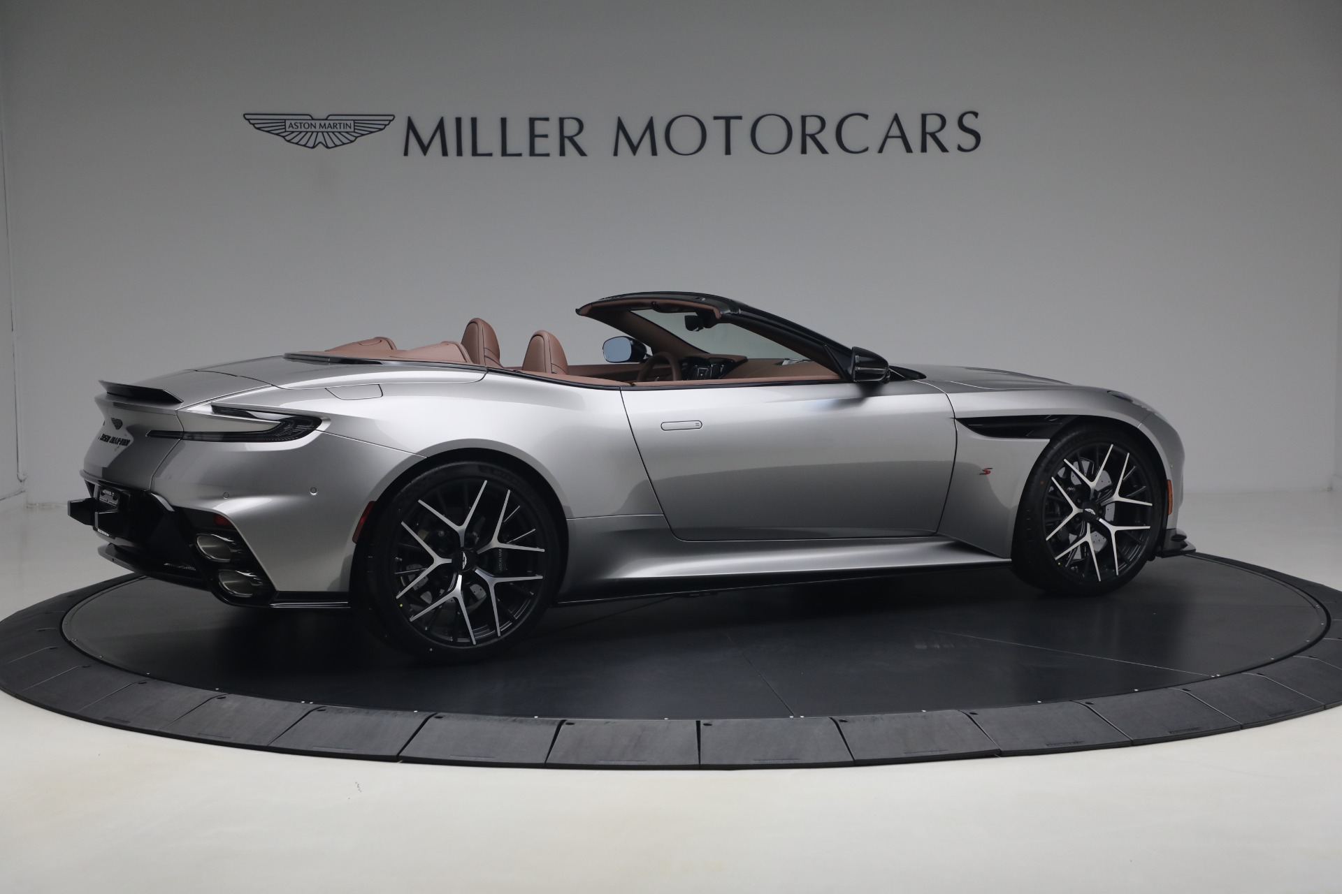 New-2026-Aston-Martin-DB12-S-Volante