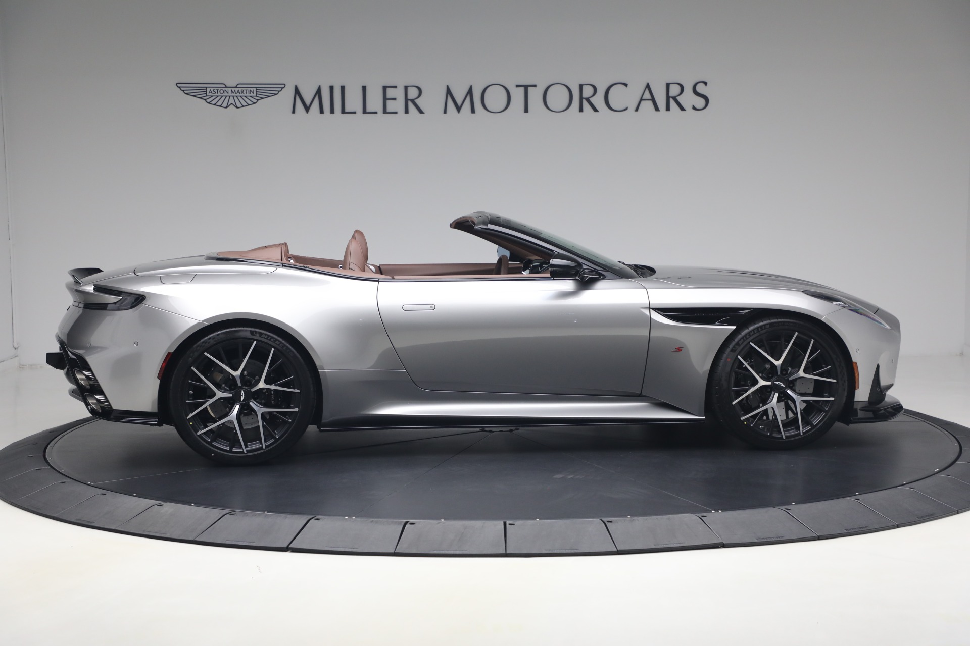 New-2026-Aston-Martin-DB12-S-Volante