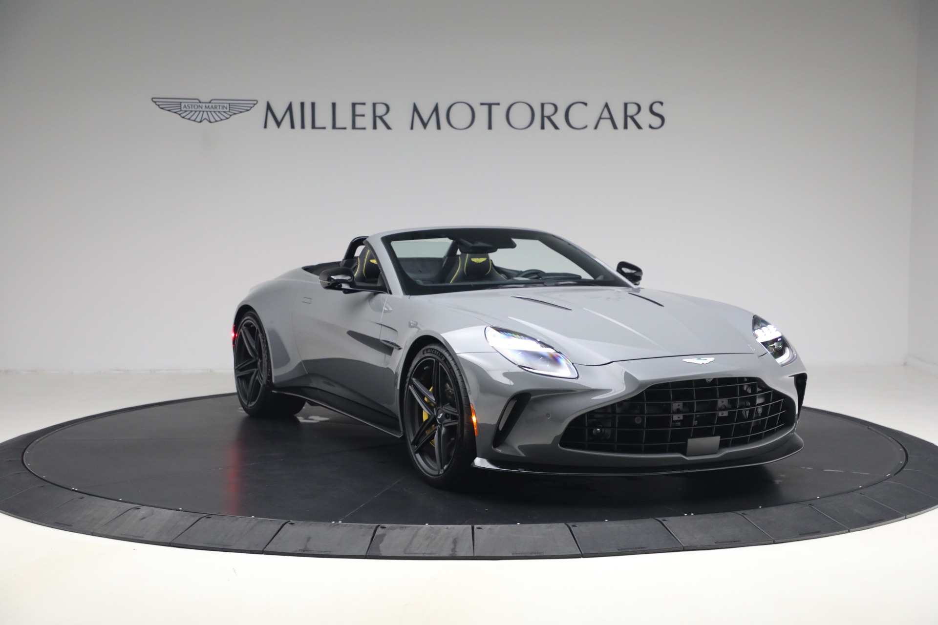 New-2026-Aston-Martin-Vantage-Roadster