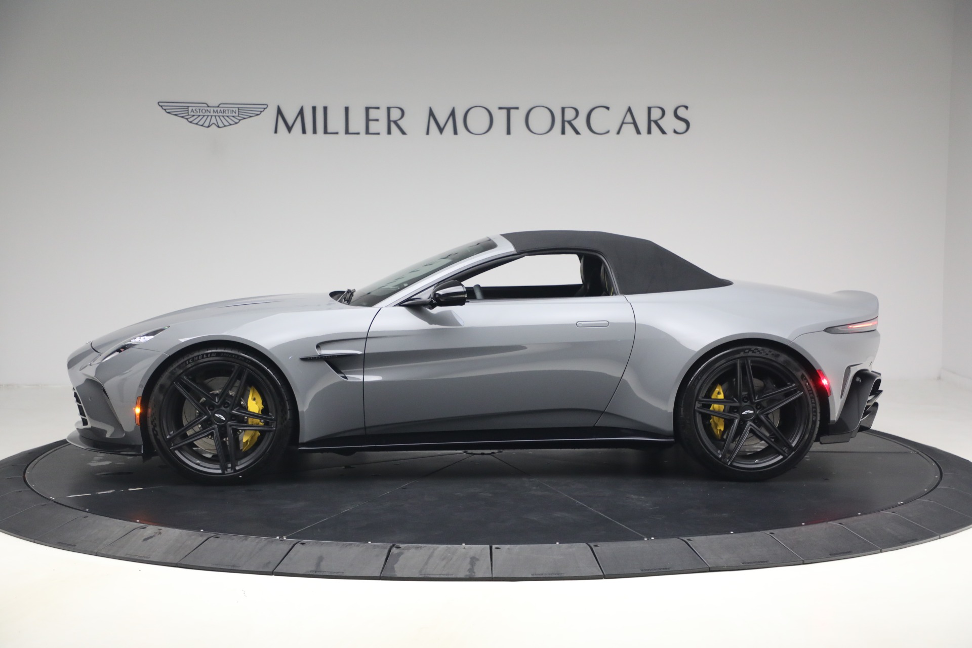 New-2026-Aston-Martin-Vantage-Roadster