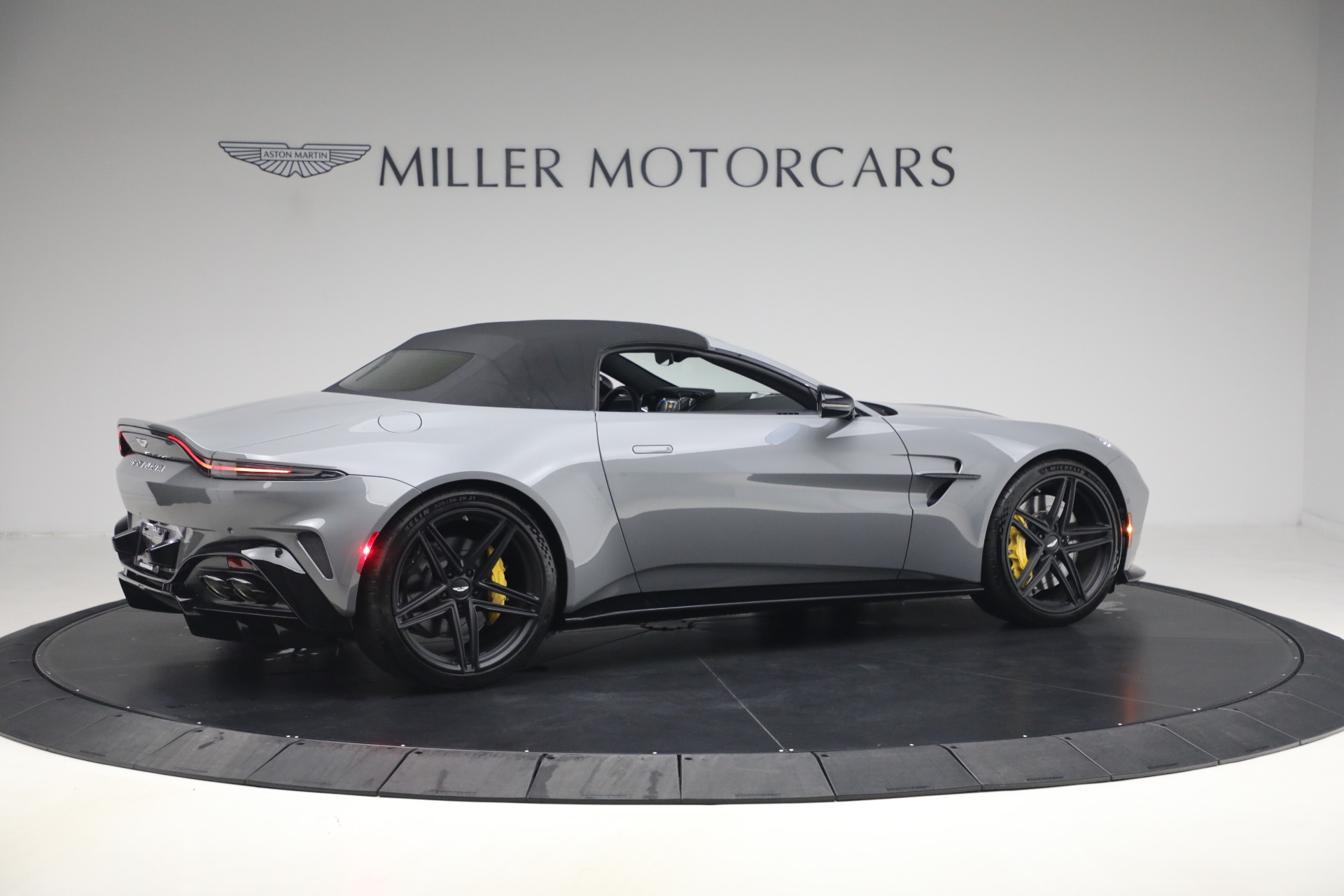New-2026-Aston-Martin-Vantage-Roadster