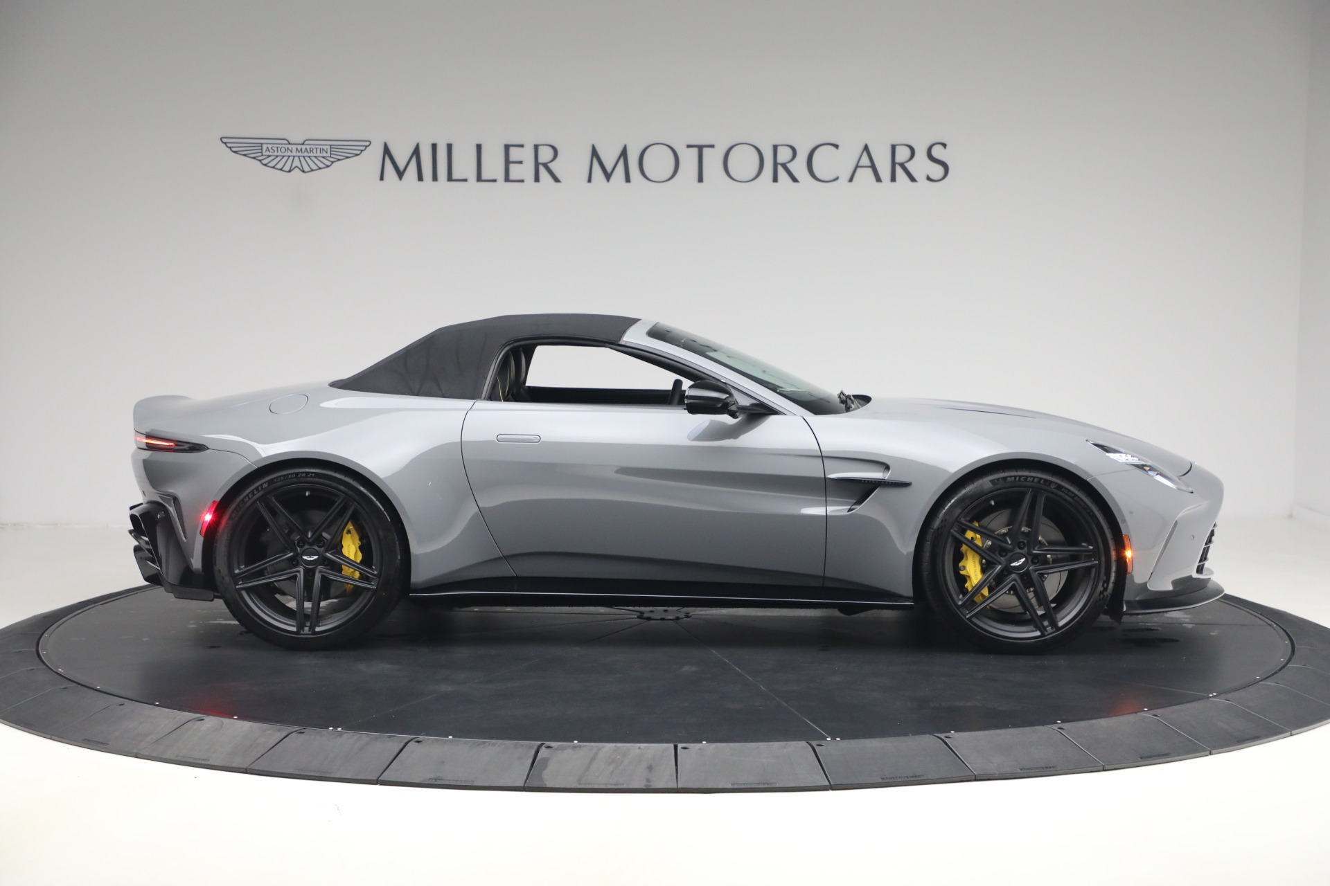 New-2026-Aston-Martin-Vantage-Roadster