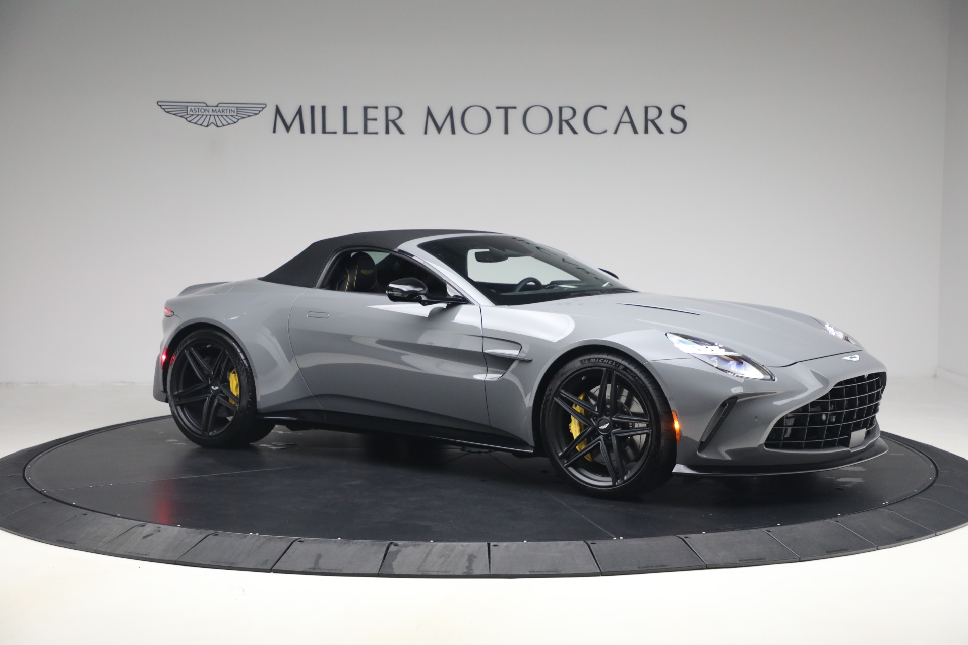 New-2026-Aston-Martin-Vantage-Roadster