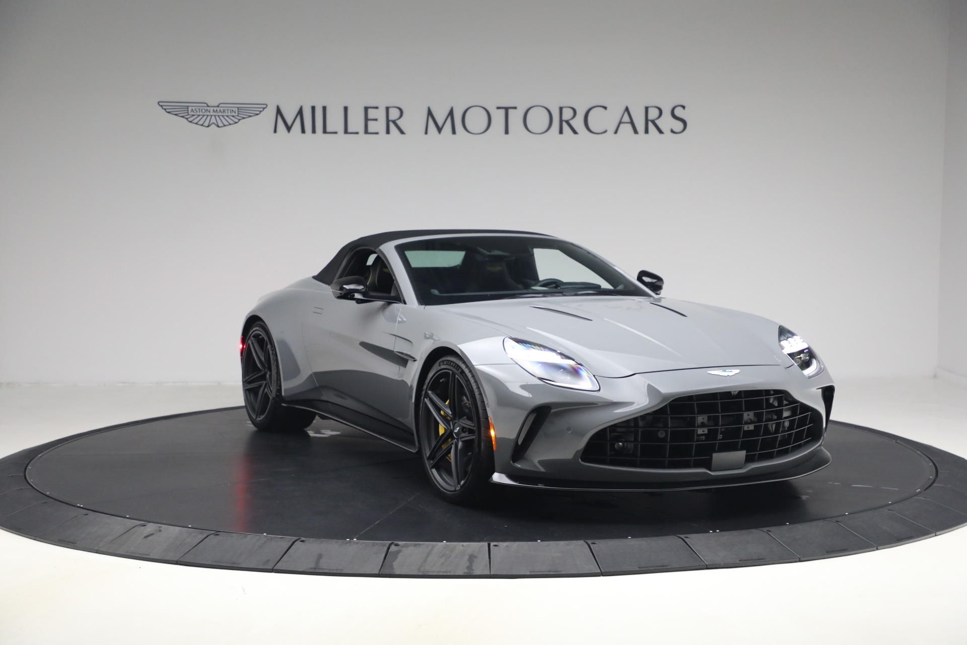 New-2026-Aston-Martin-Vantage-Roadster