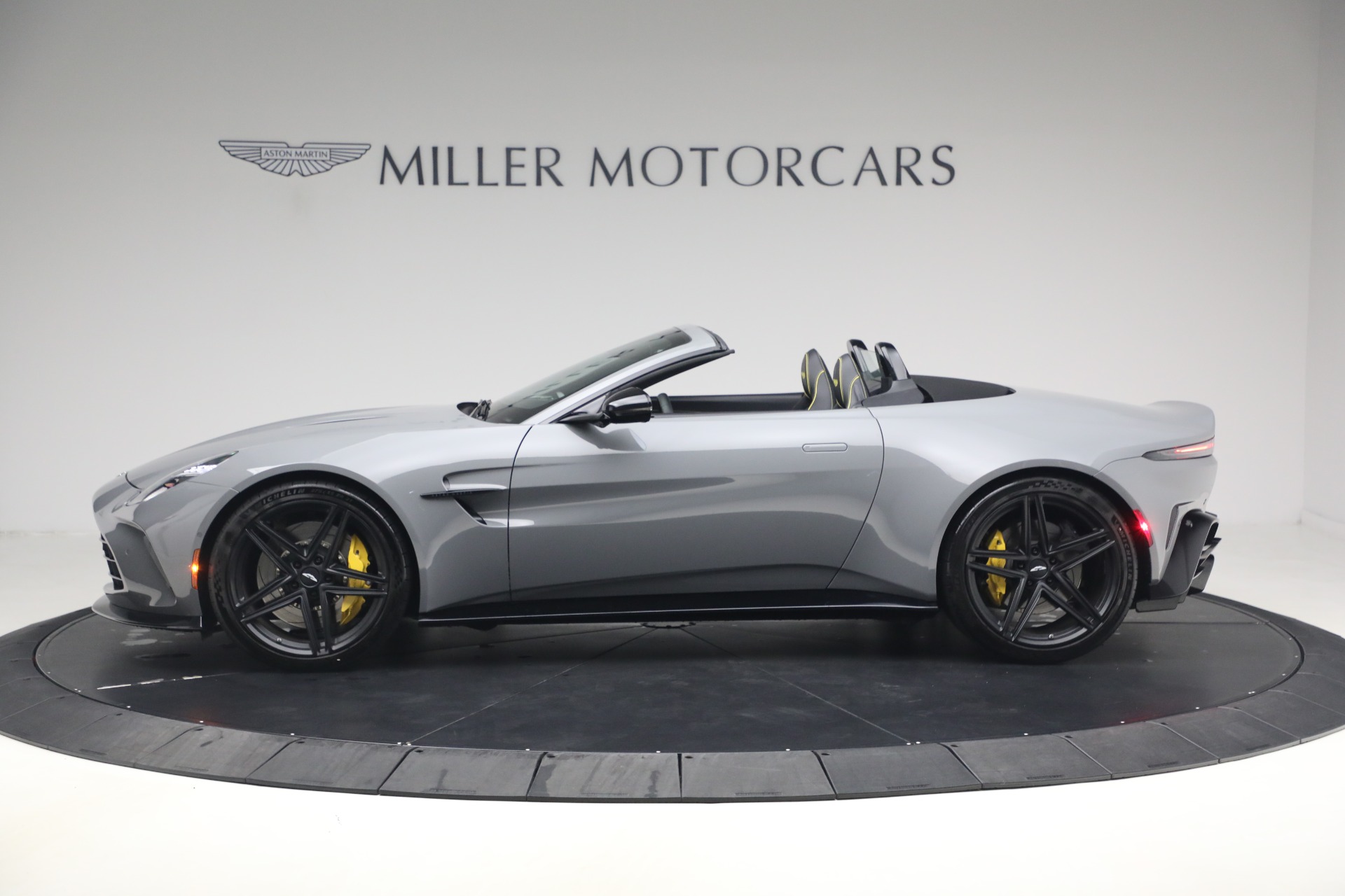New-2026-Aston-Martin-Vantage-Roadster