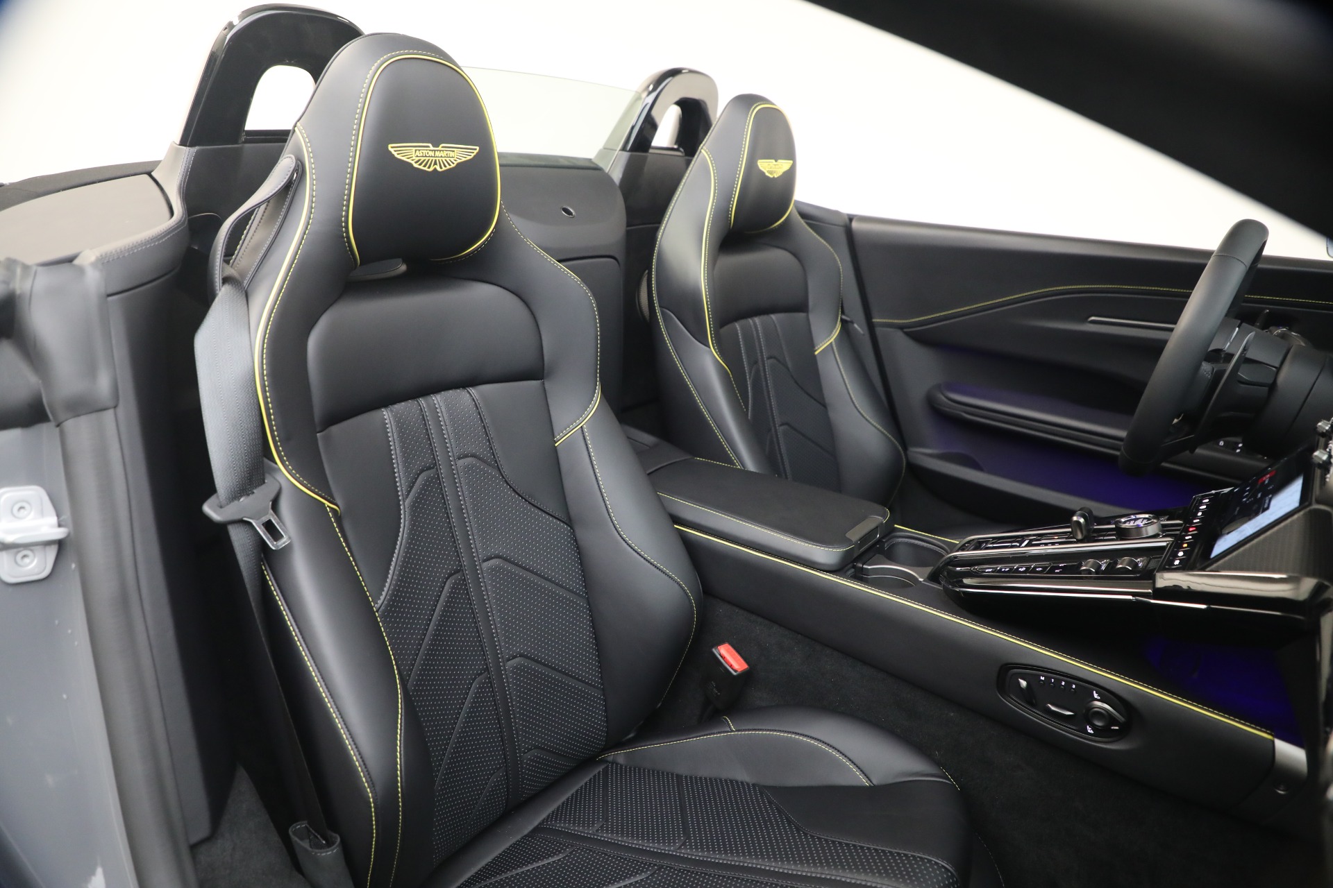 New-2026-Aston-Martin-Vantage-Roadster