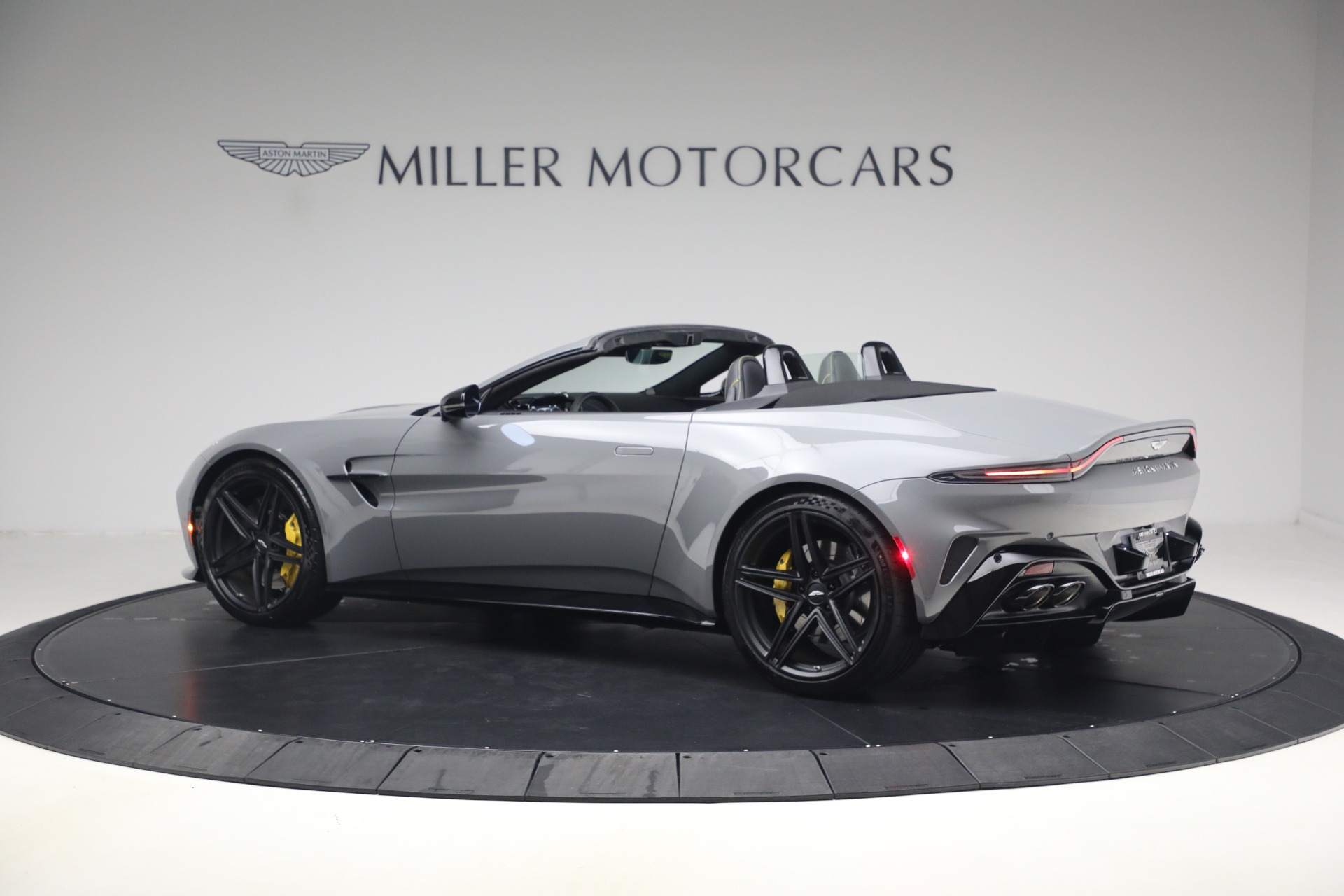 New-2026-Aston-Martin-Vantage-Roadster